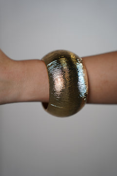 Pulsera Gruesa Niva – Atrevida de Banda Ancha Dorada