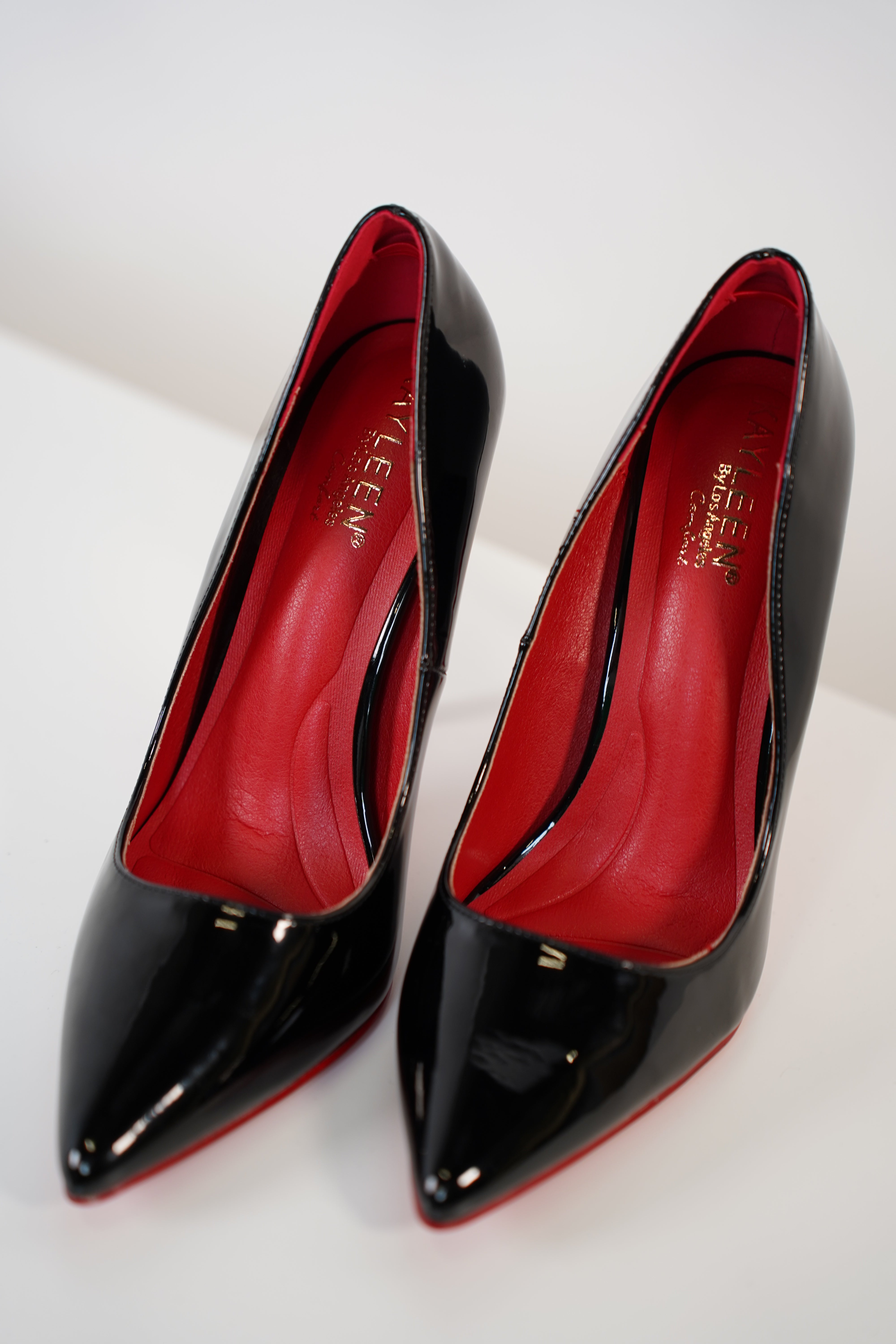 Nuvia Pumps – Sleek Classic Pointed-Toe Elegance