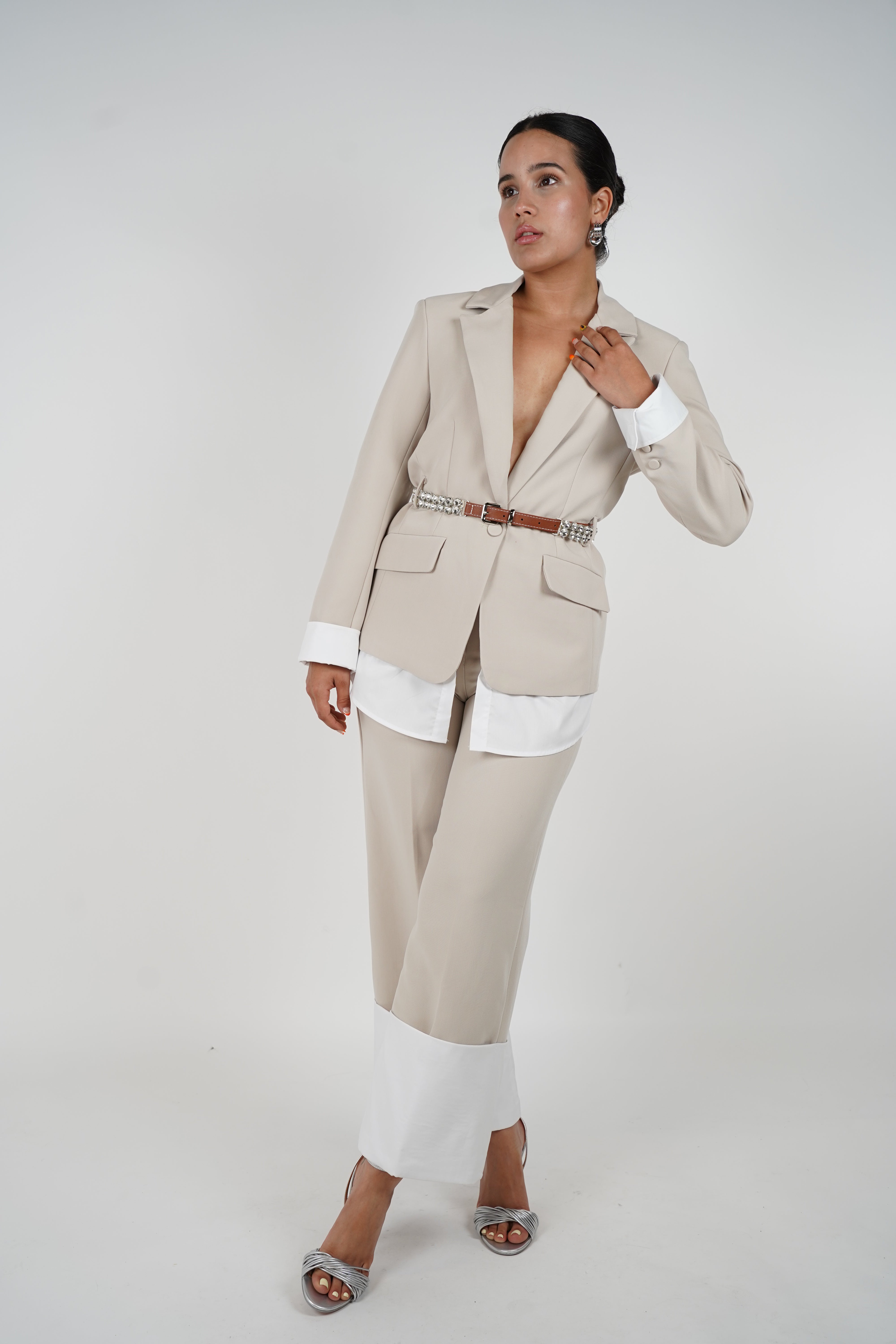 Vaysia Belted Pants Set – Two-Tone Tailored Suit with Modern Edge