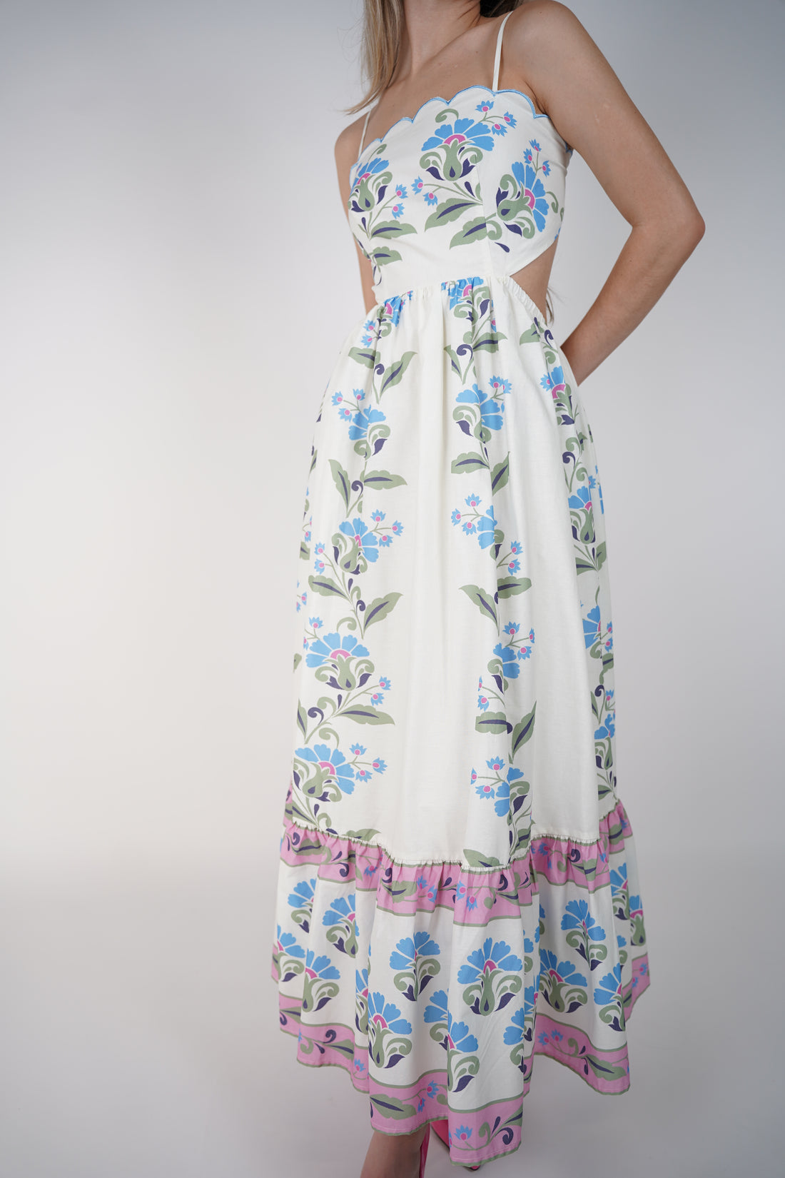 Ruvia Maxi Dress – Floral Whimsy with a Scalloped Finish