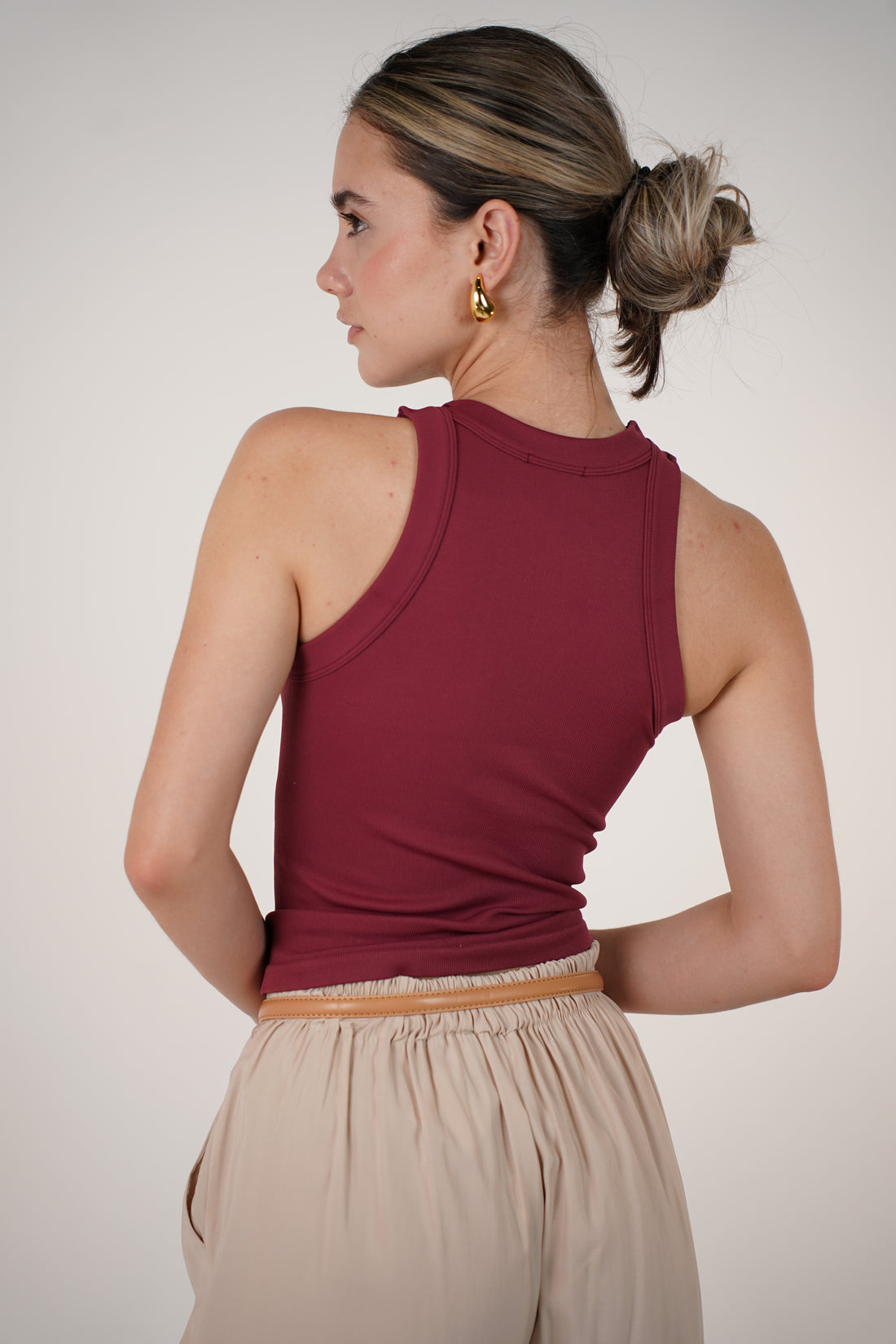 Jane Ribbed Tank – Everyday Essential in Deep Burgundy