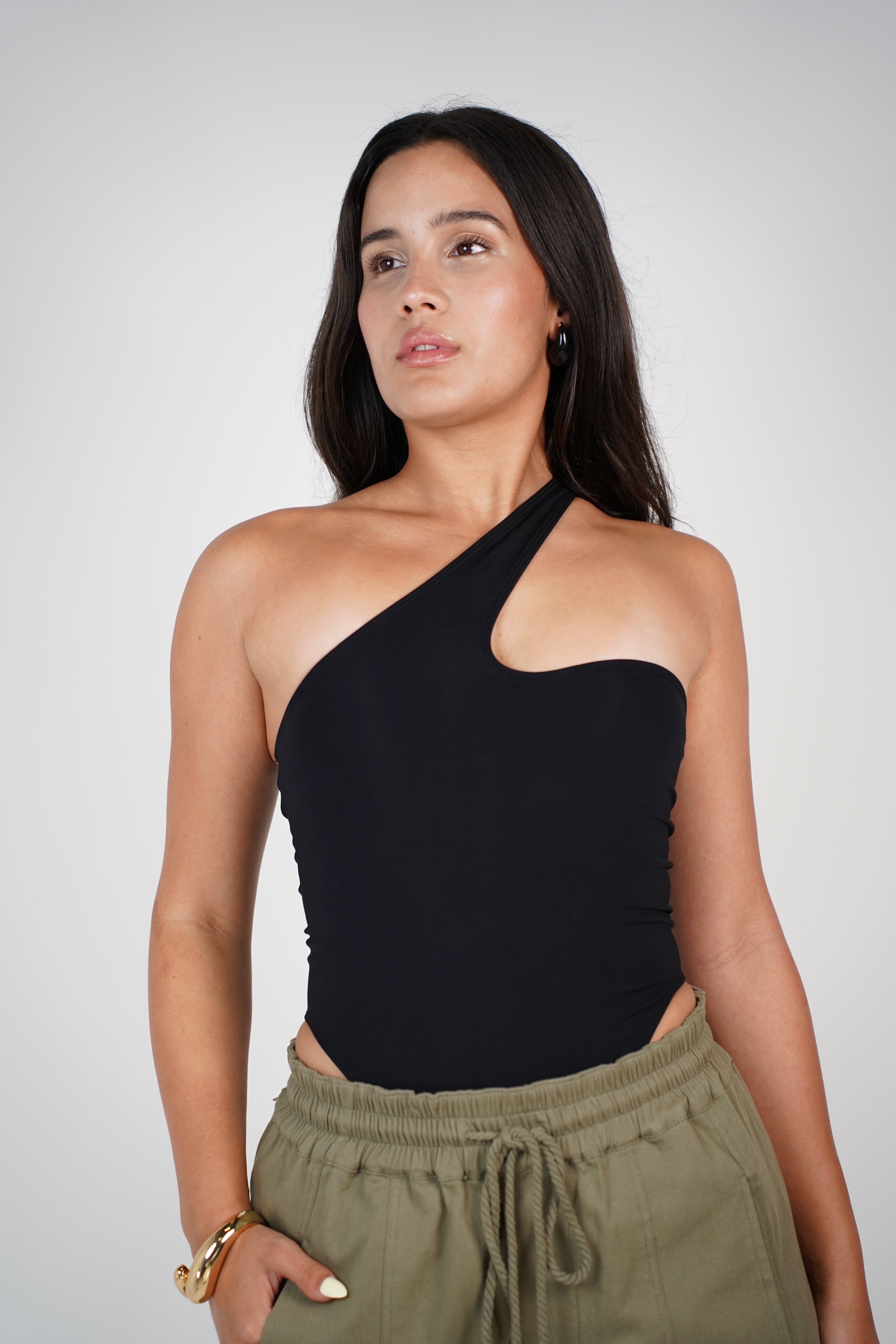 Varo Asymmetrical Basic Bodysuit – Black One-Shoulder