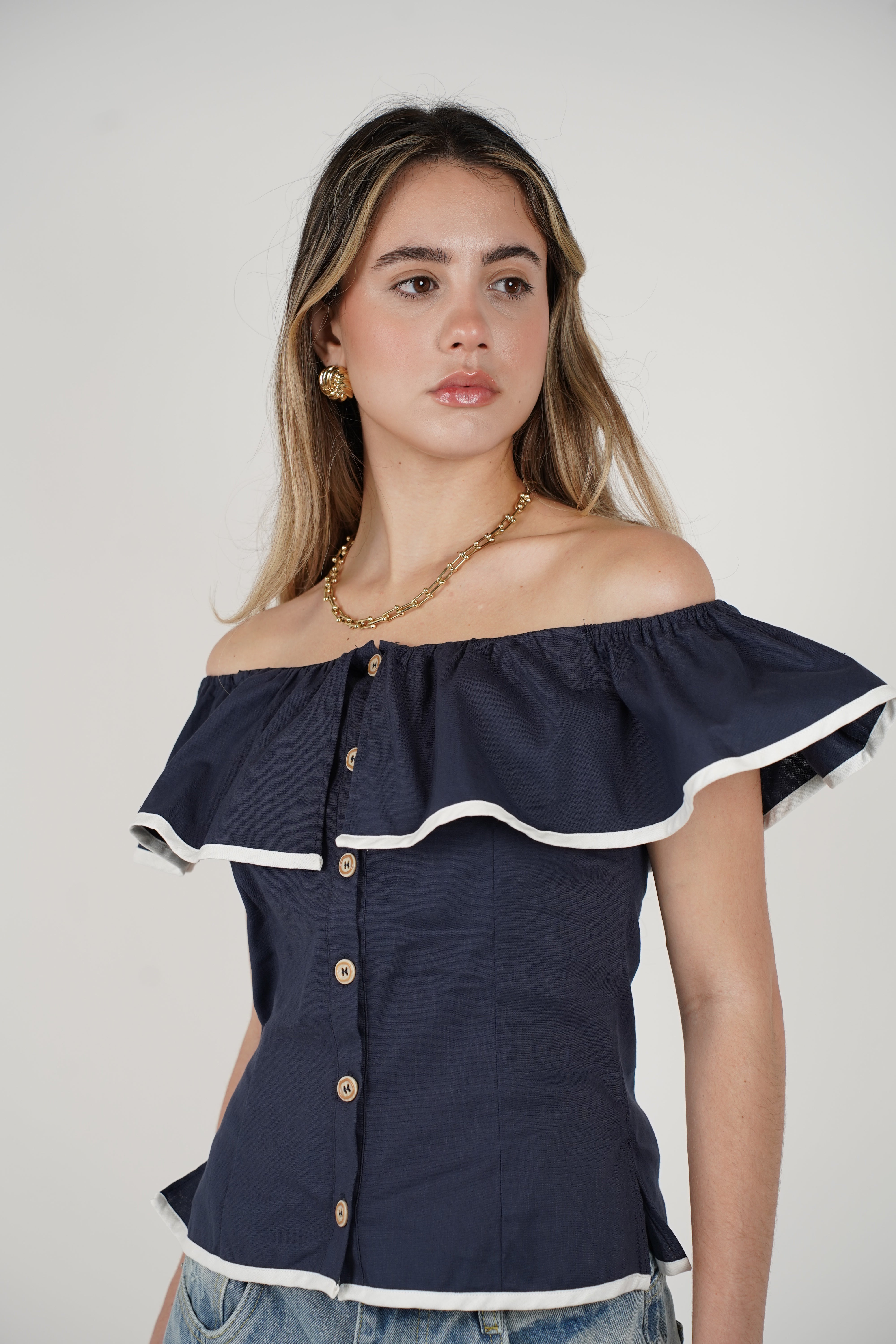 Tareli Yareli Top – Off-Shoulder Ruffle Charm