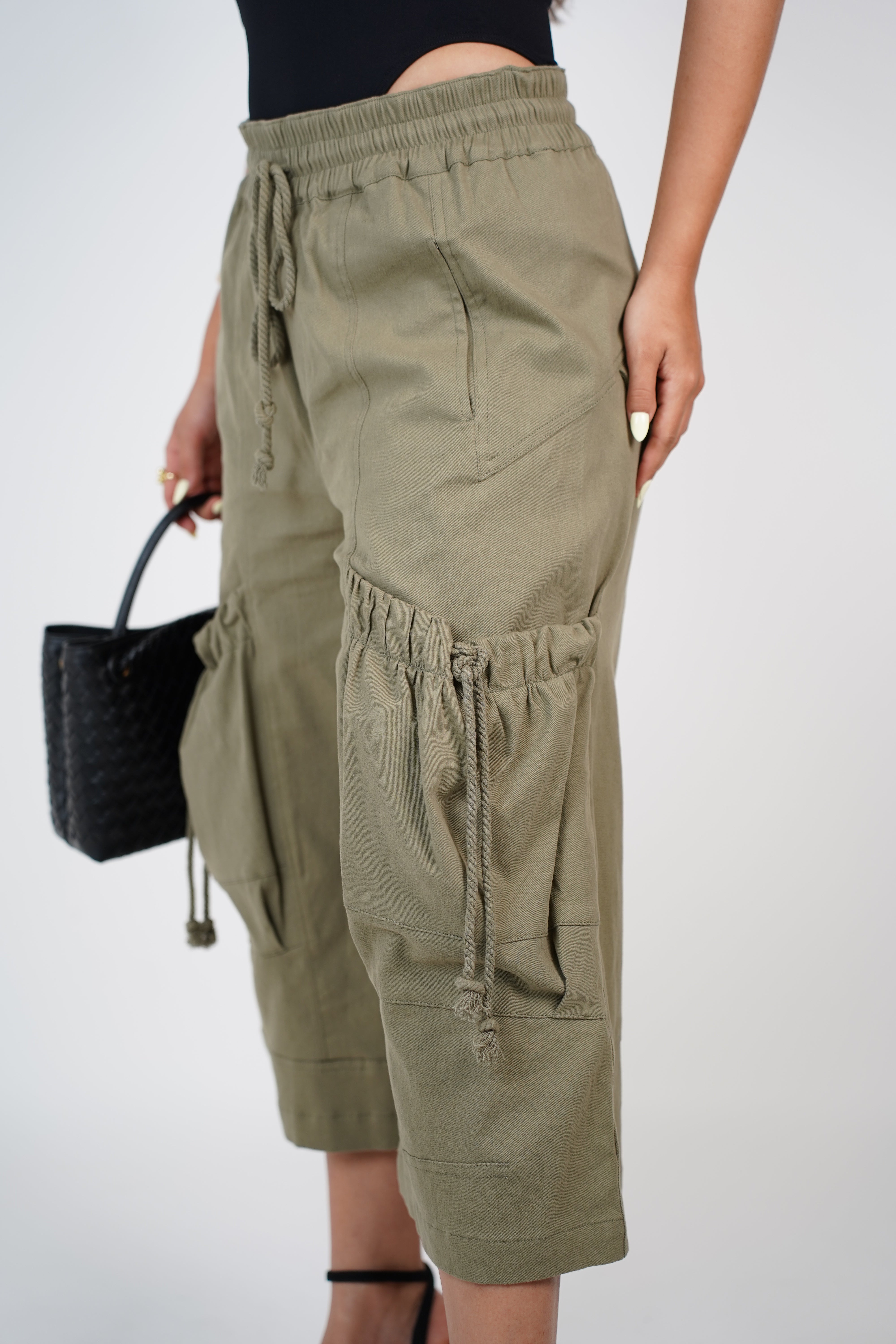 Jaxi Cargo Bermudas – Utility Style Meets Laid-Back Cool