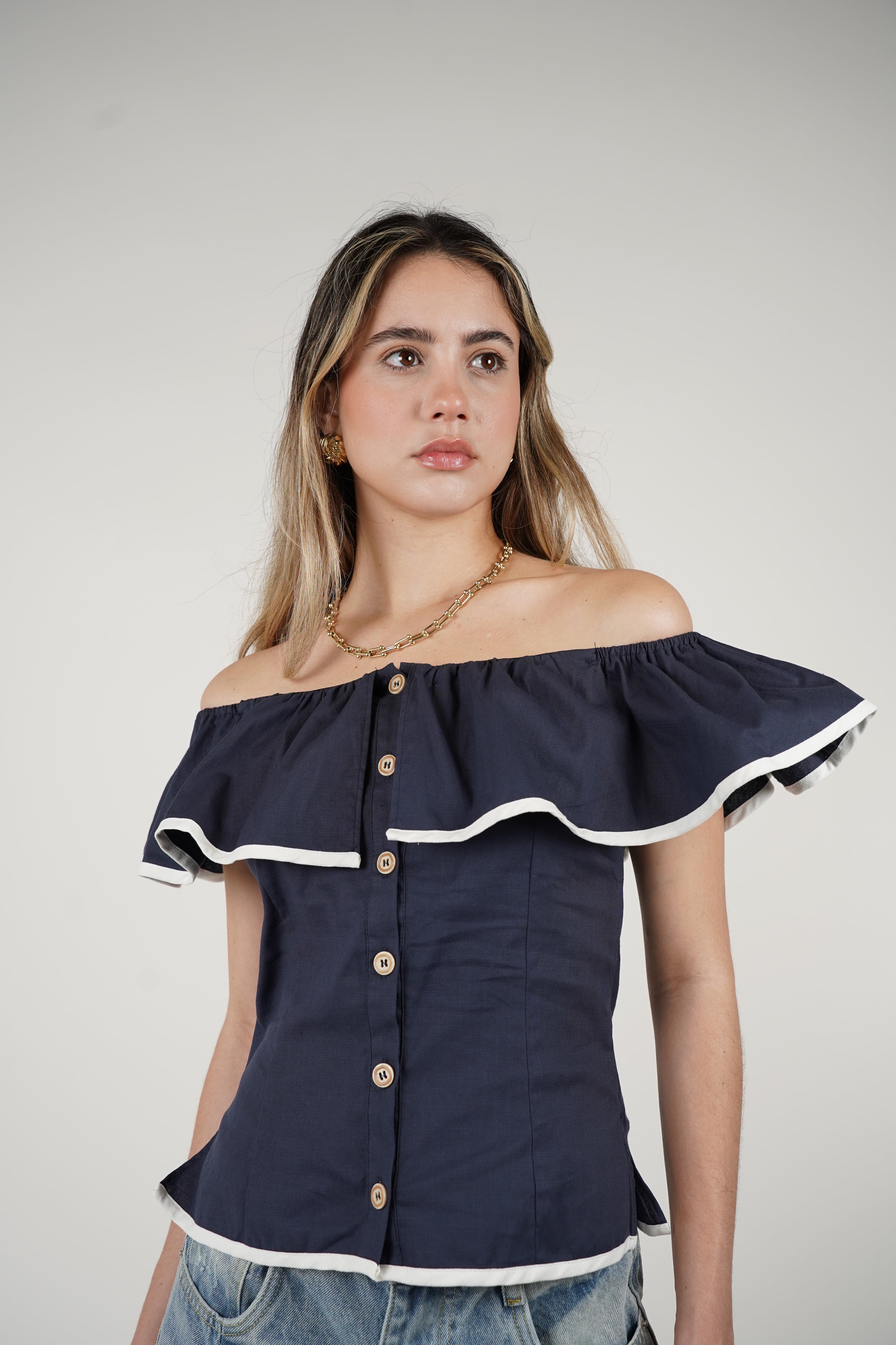 Tareli Yareli Top – Off-Shoulder Ruffle Charm