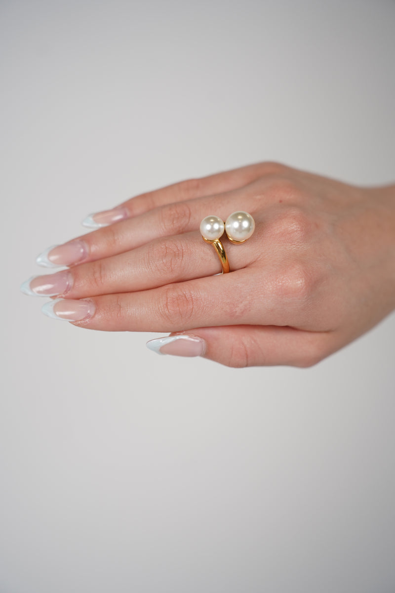 Elani Pearl Ring – Classic Elegance with a Modern Twist
