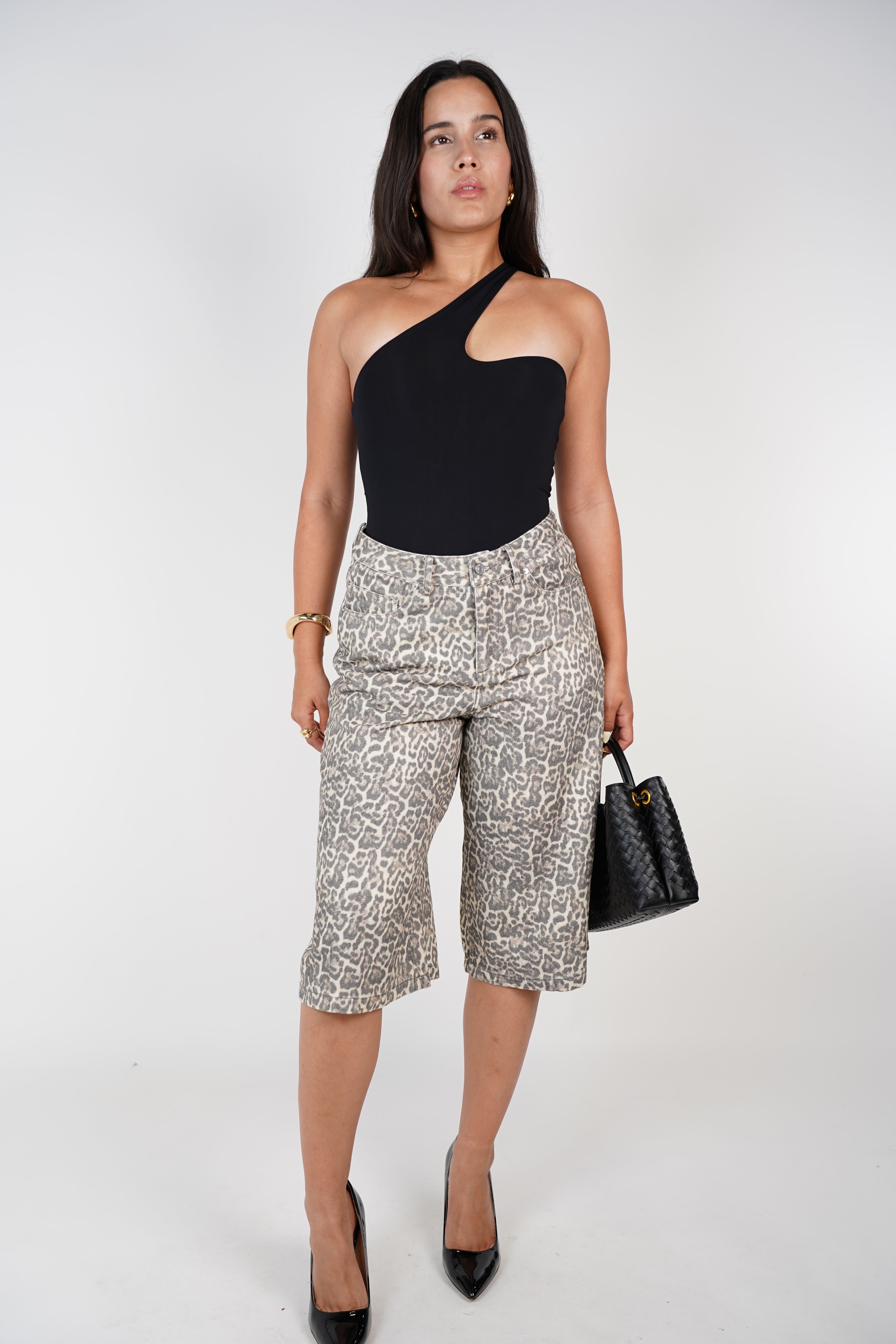 Sova Leopard Bermudas – Bold Print, Relaxed Confidence