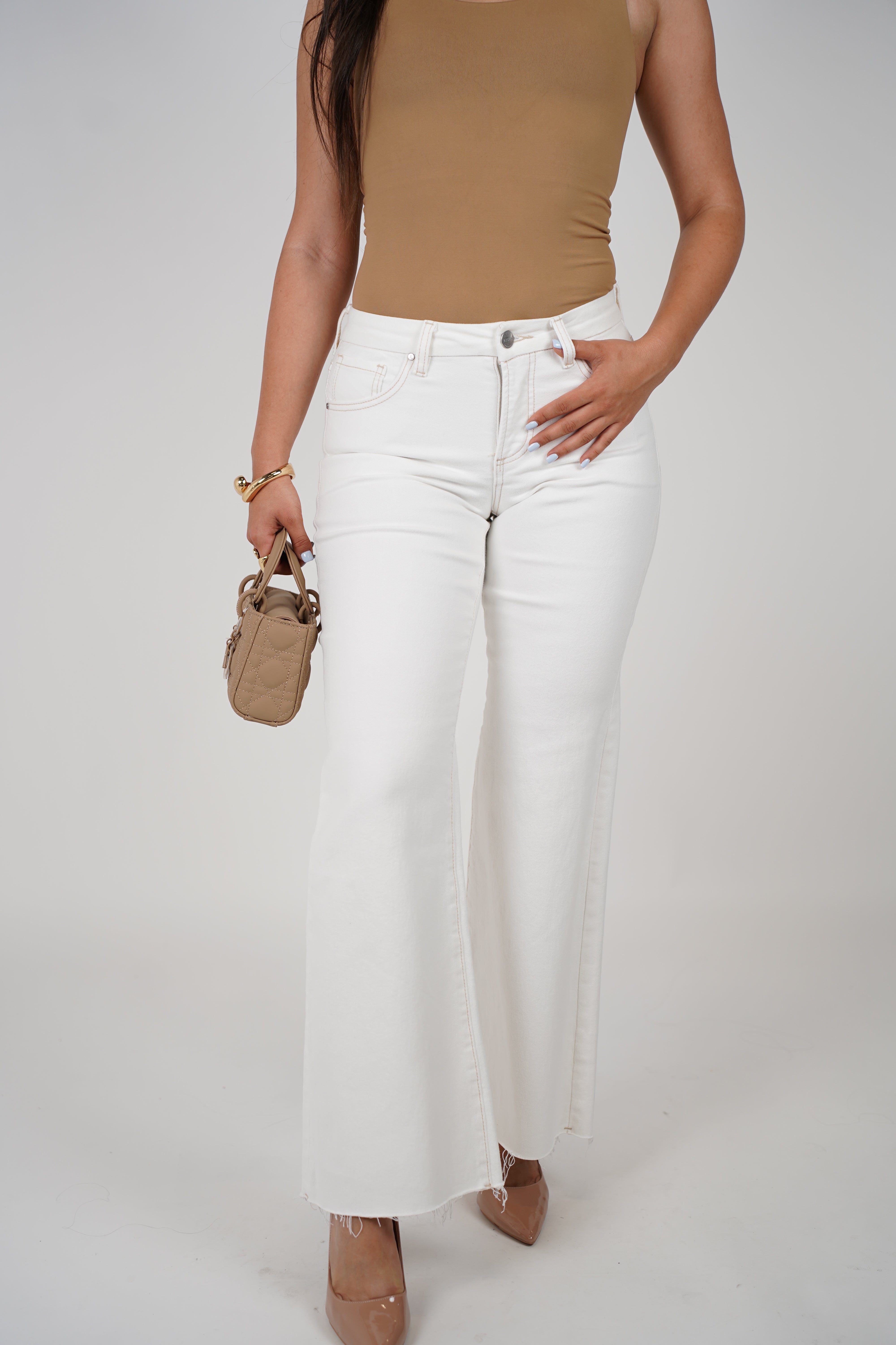 Tazari Wideleg Jeans – Crisp White Denim with a Chic Flare