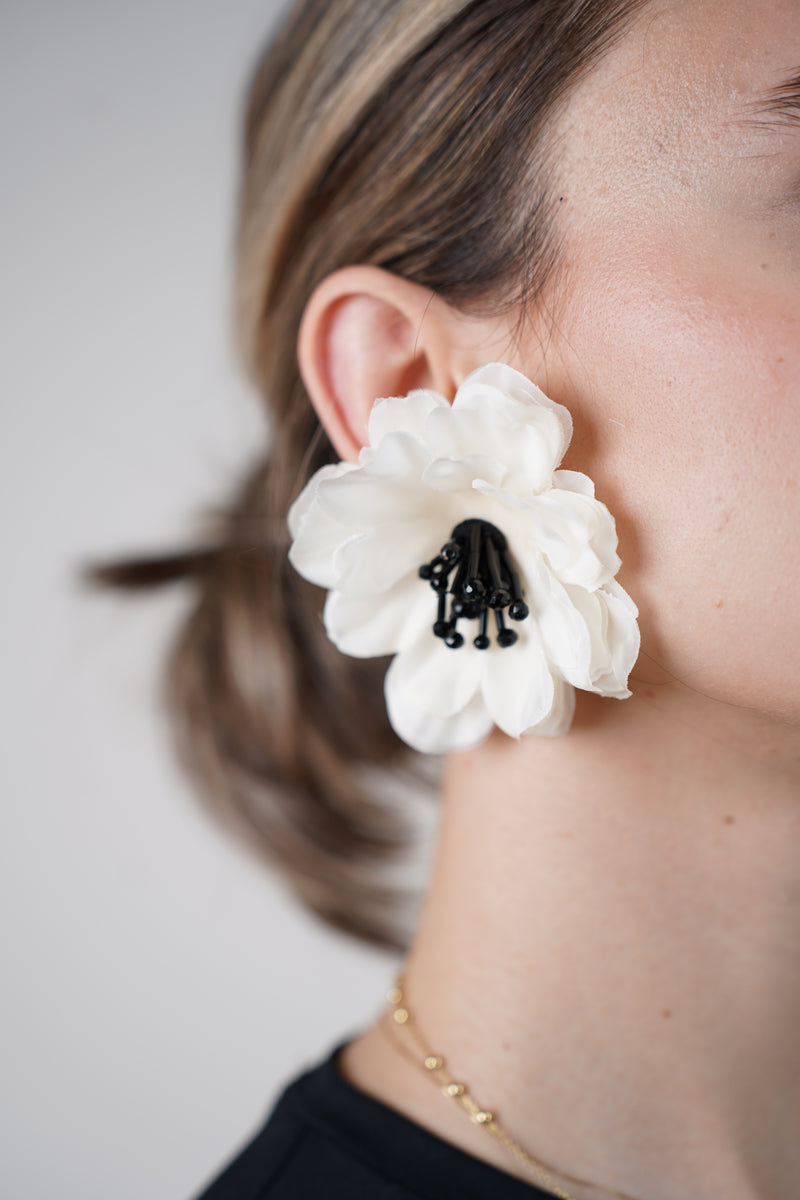 Kyna Flower Earrings – Bold White Statement Clip-Ons