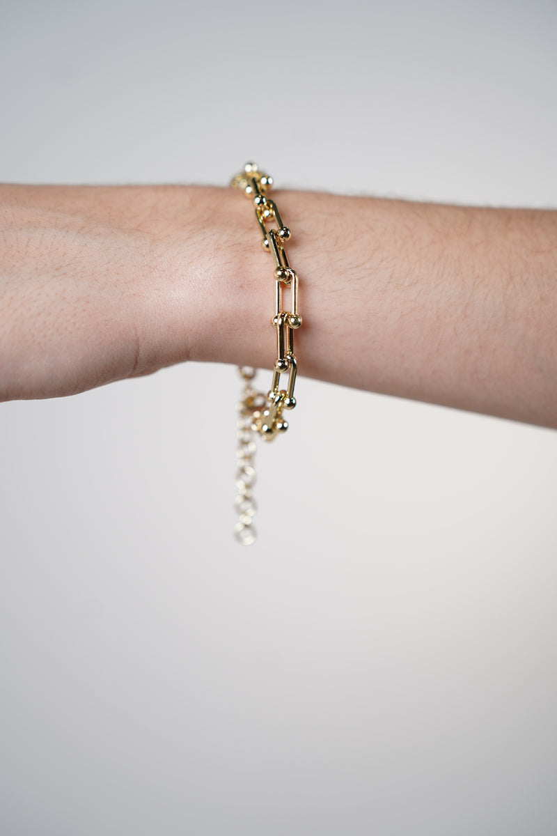 Claudia Bracelet – Modern Gold Chain Detail