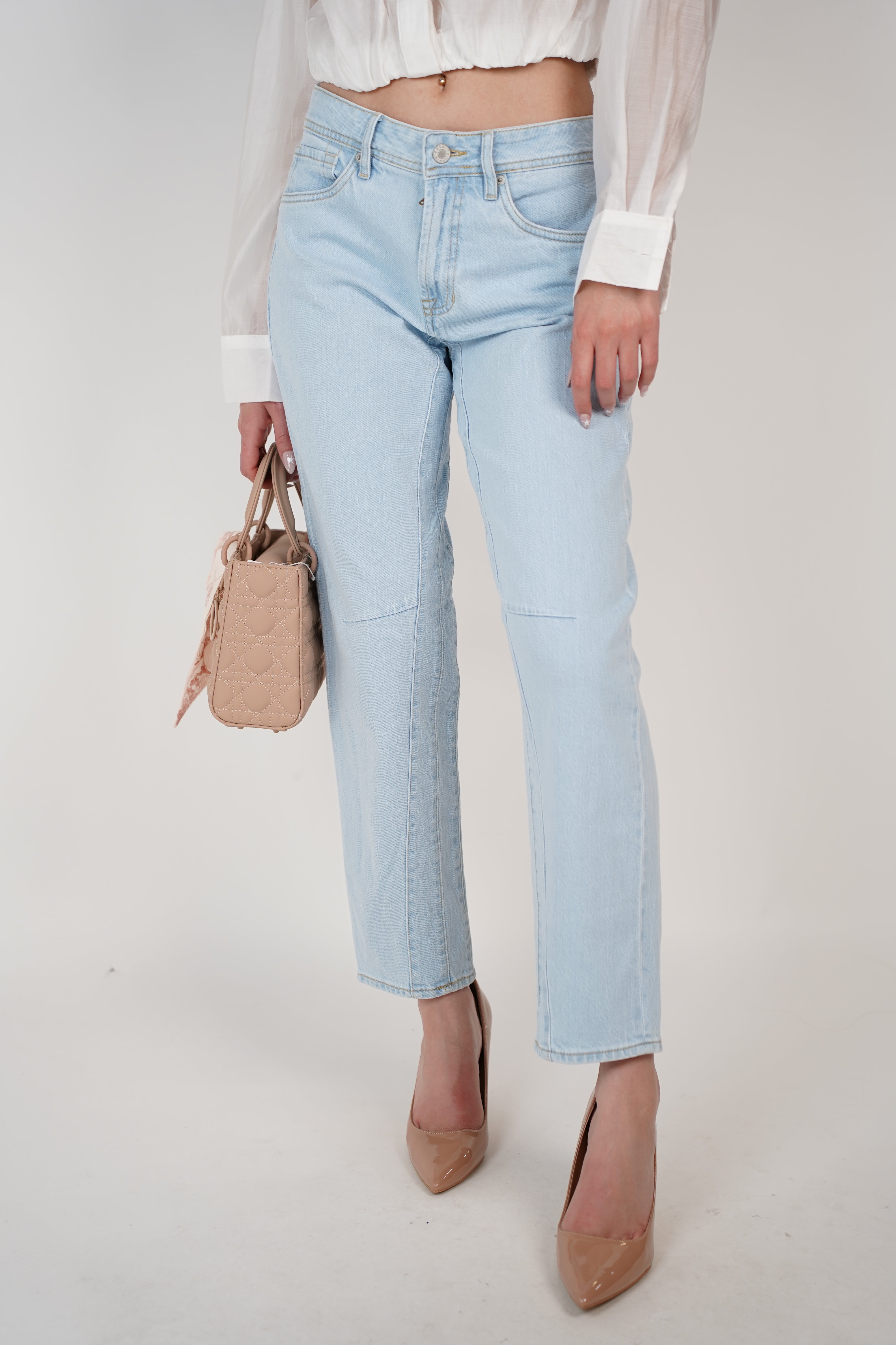 Kilo Barrel Jeans – Clean Shape, Light Wash Edge