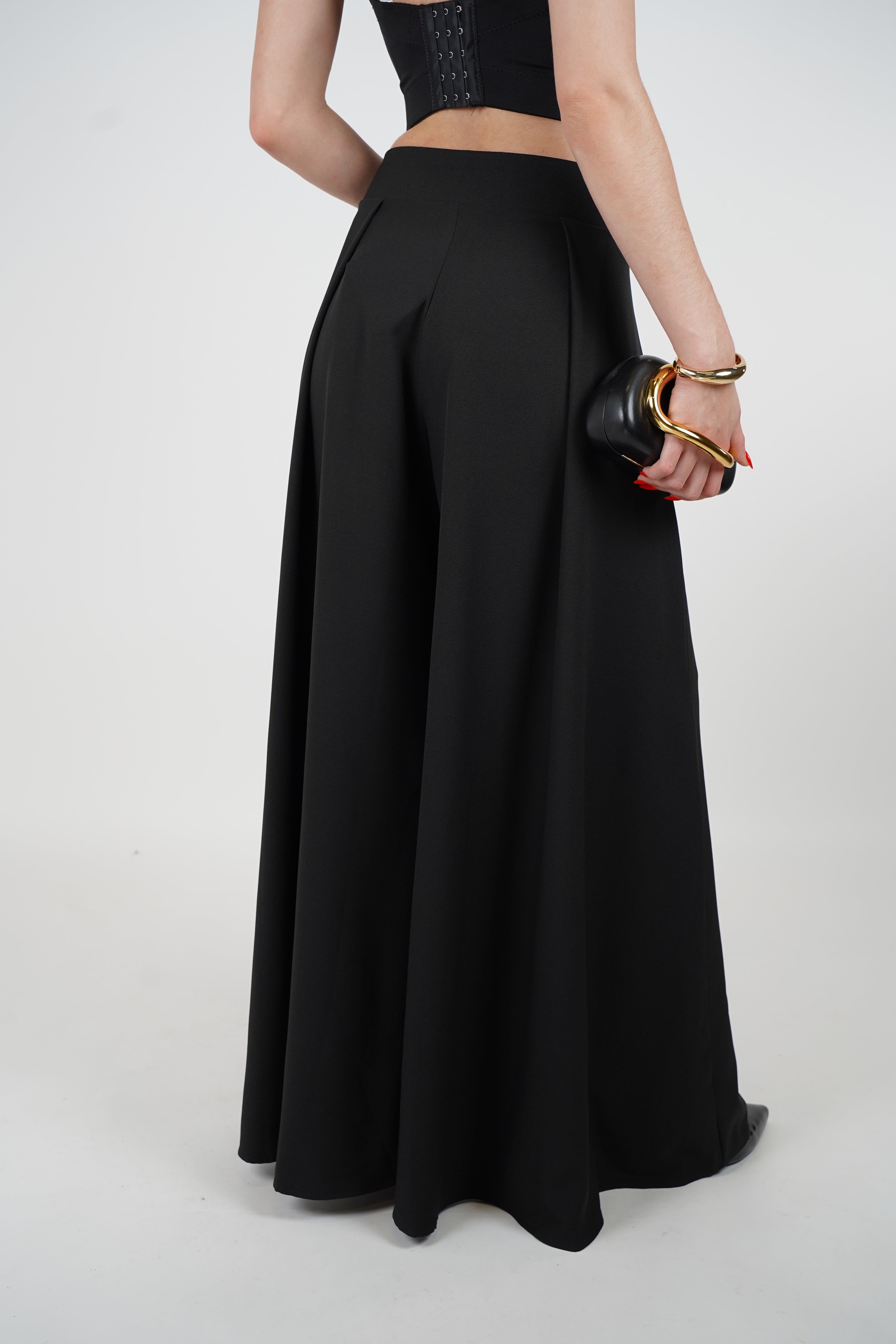 Berta Palazzo Pants – Bold Flow & Effortless Elegance