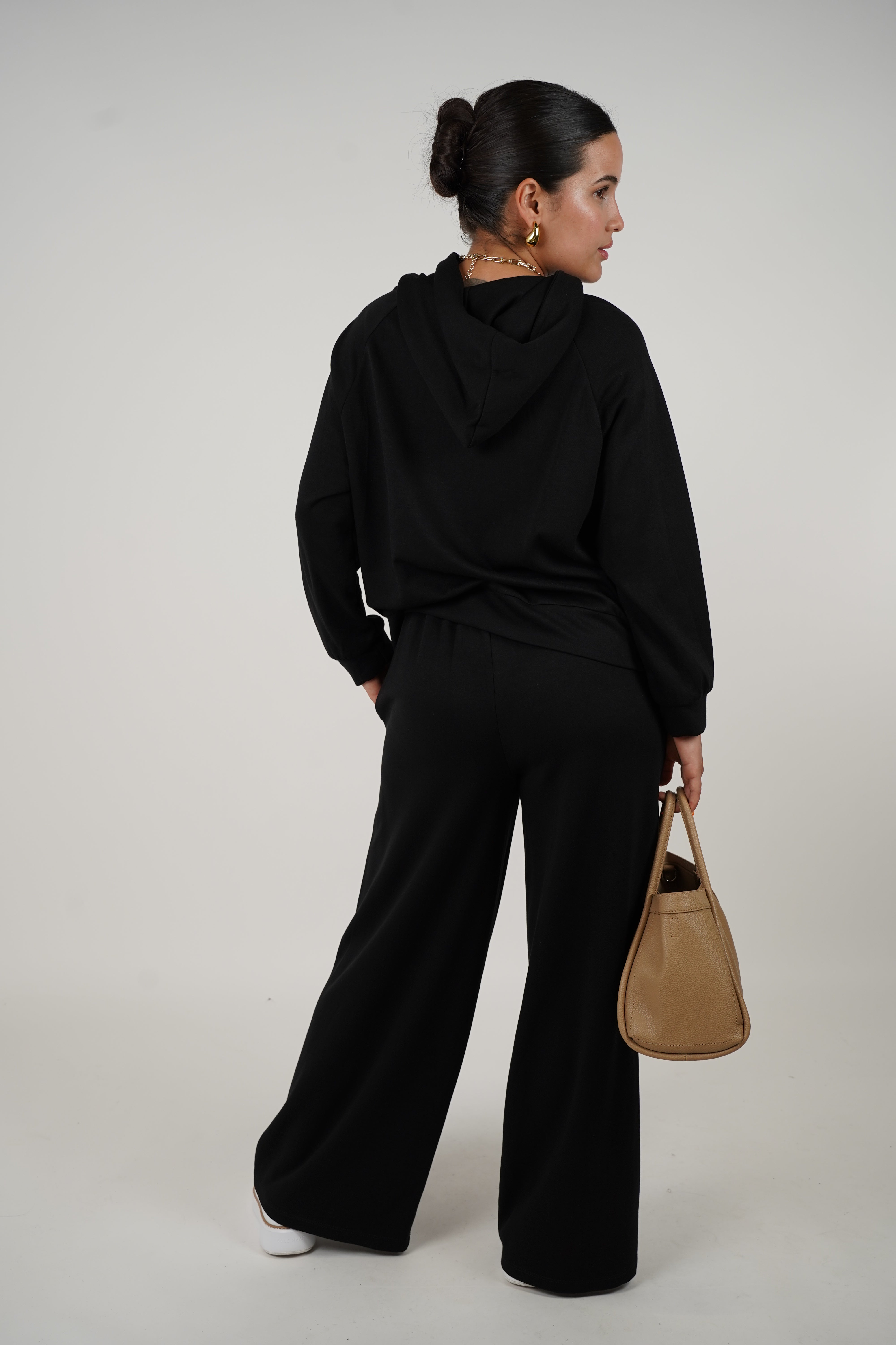 Osito Set – Cozy Black Hoodie & Pants with Sporty Bear Detail