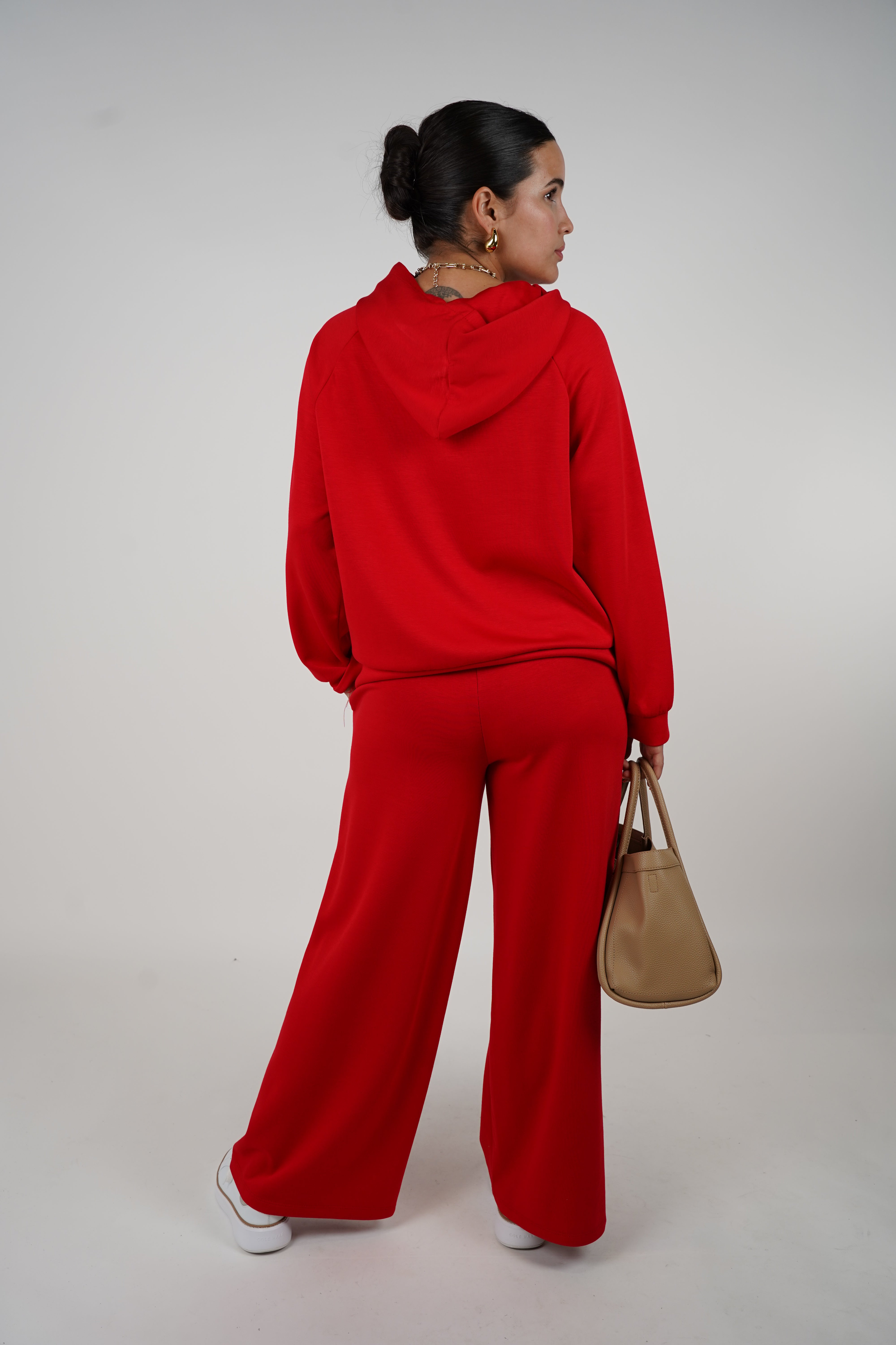 Osito Set – Cozy Black Hoodie & Pants with Sporty Bear Detail