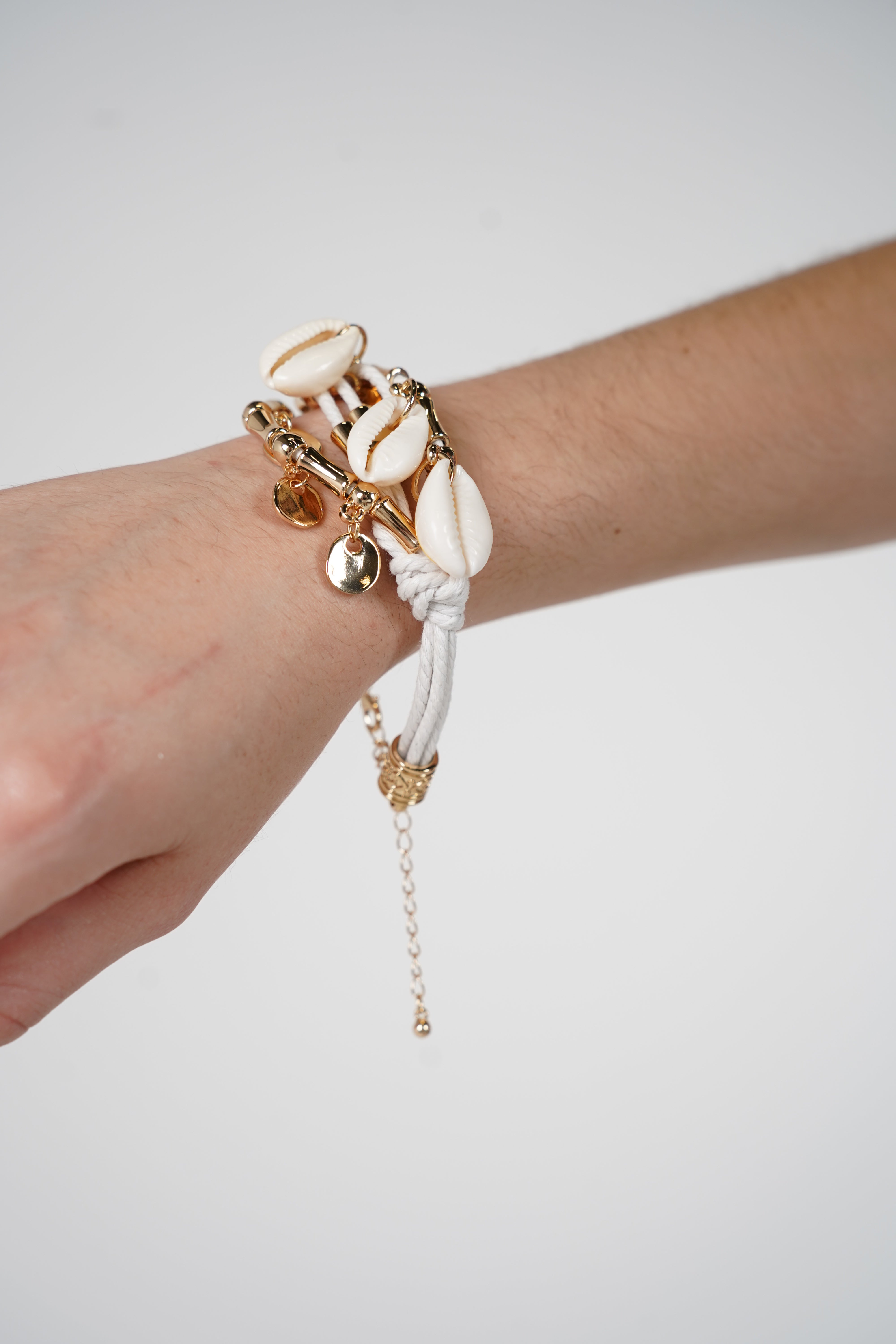 Evale Rope/Shells Bracelet – Coastal Charm with a Modern Twist