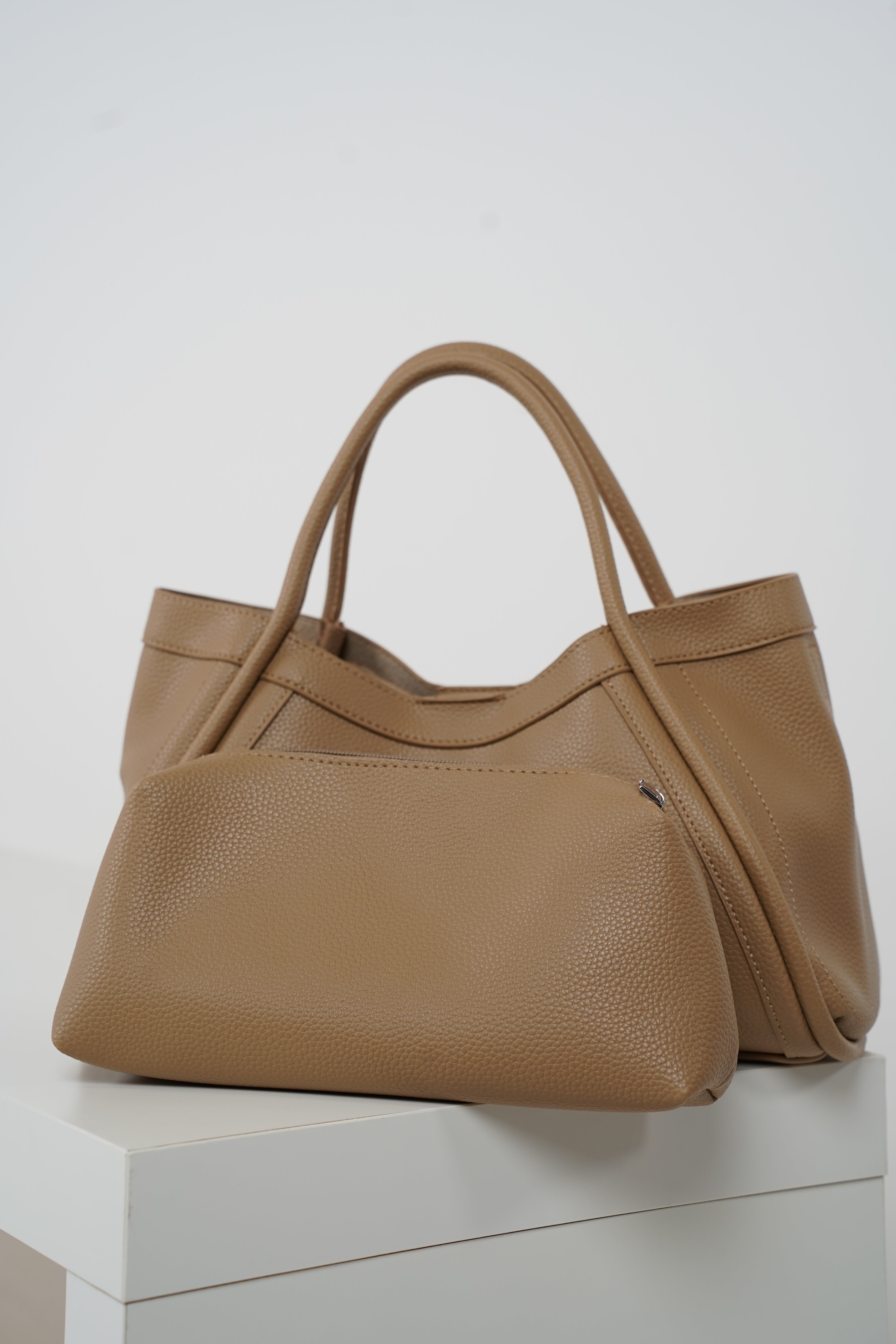 Avelyn Tote Bag – Classic Structured Design for Everyday Elegance