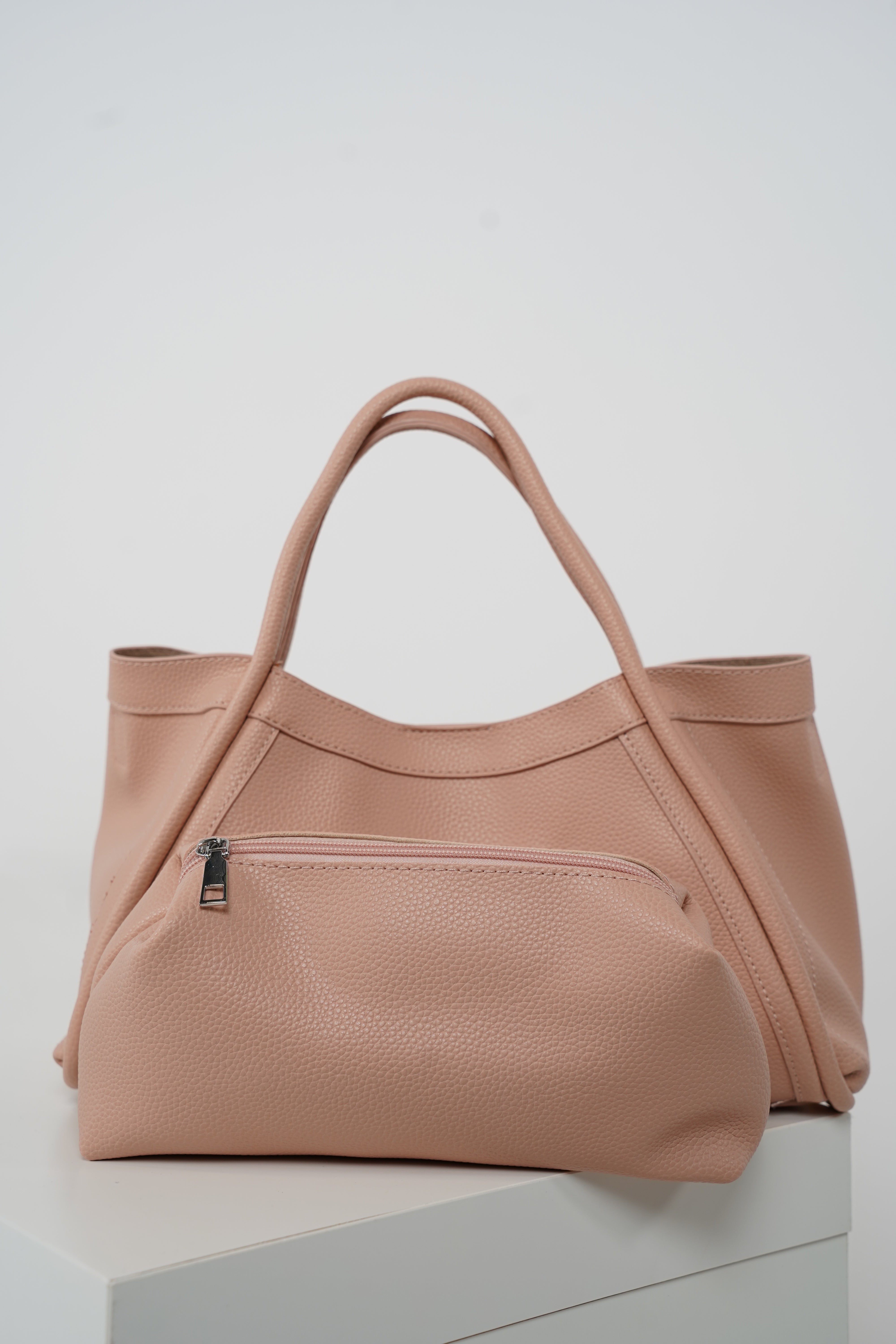Avelyn Tote Bag – Classic Structured Design for Everyday Elegance