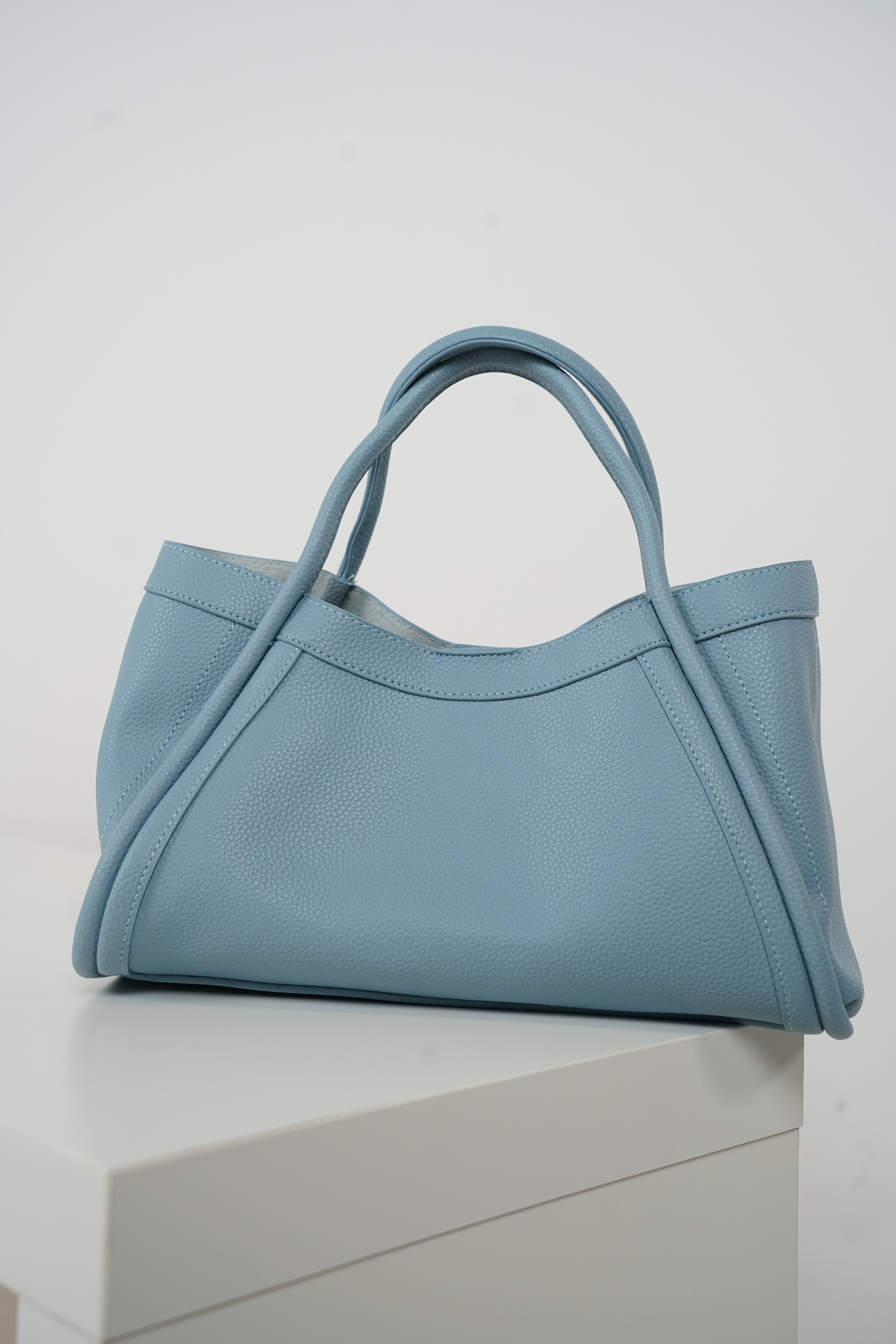 Avelyn Tote Bag – Classic Structured Design for Everyday Elegance