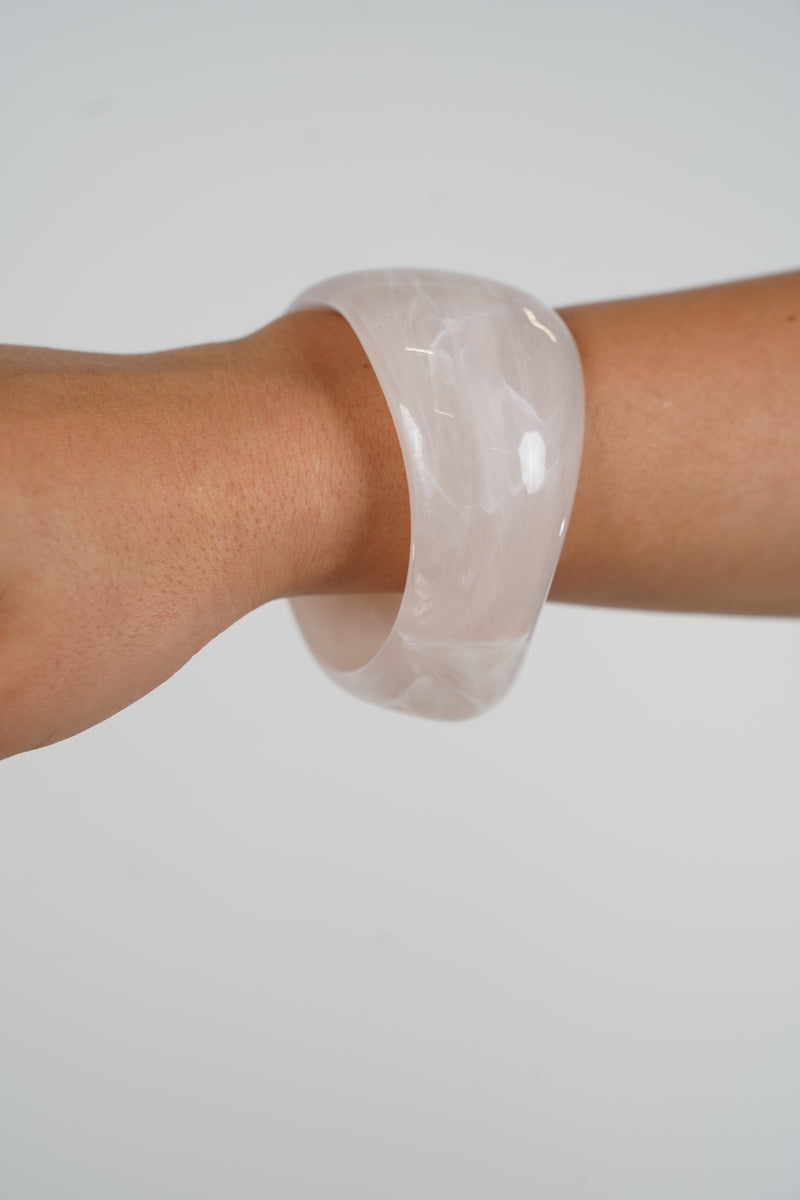 Javeia Thick Bracelet – Soft Blush Marbled Bangle for Effortless Style