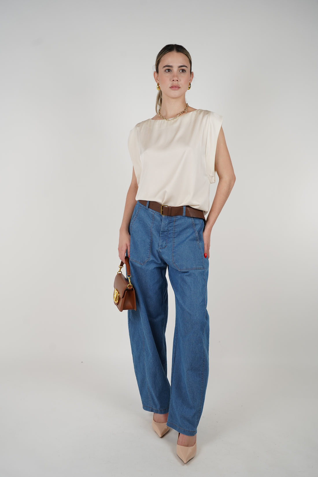 May Blouse – Sleek, minimal, and endlessly versatile