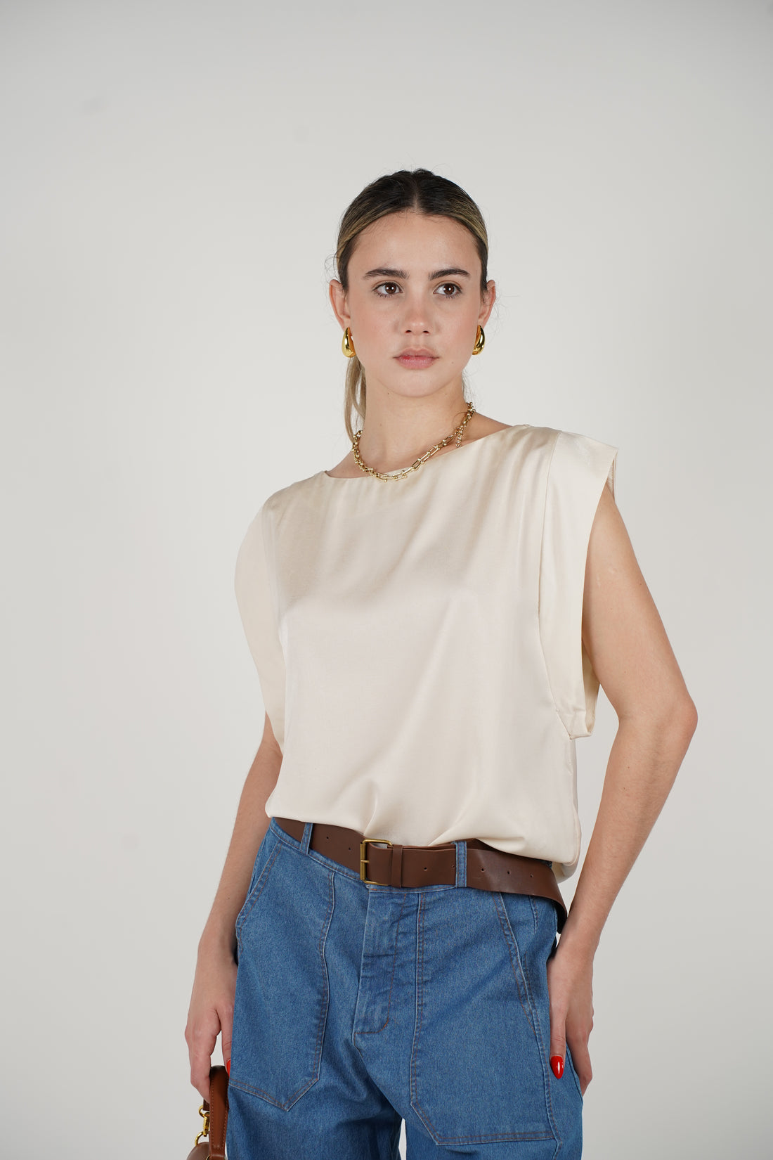 May Blouse – Sleek, minimal, and endlessly versatile