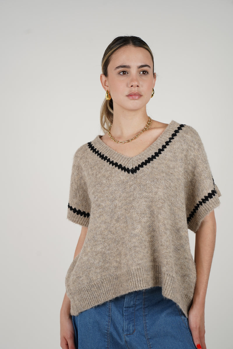 Lama Top – Cozy Knit V-Neck with Black Trim