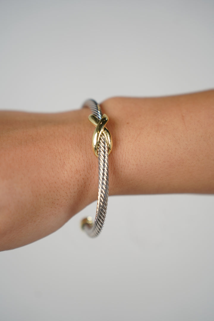 Amaria Knot Bracelet – Timeless Elegance with a Modern Twist