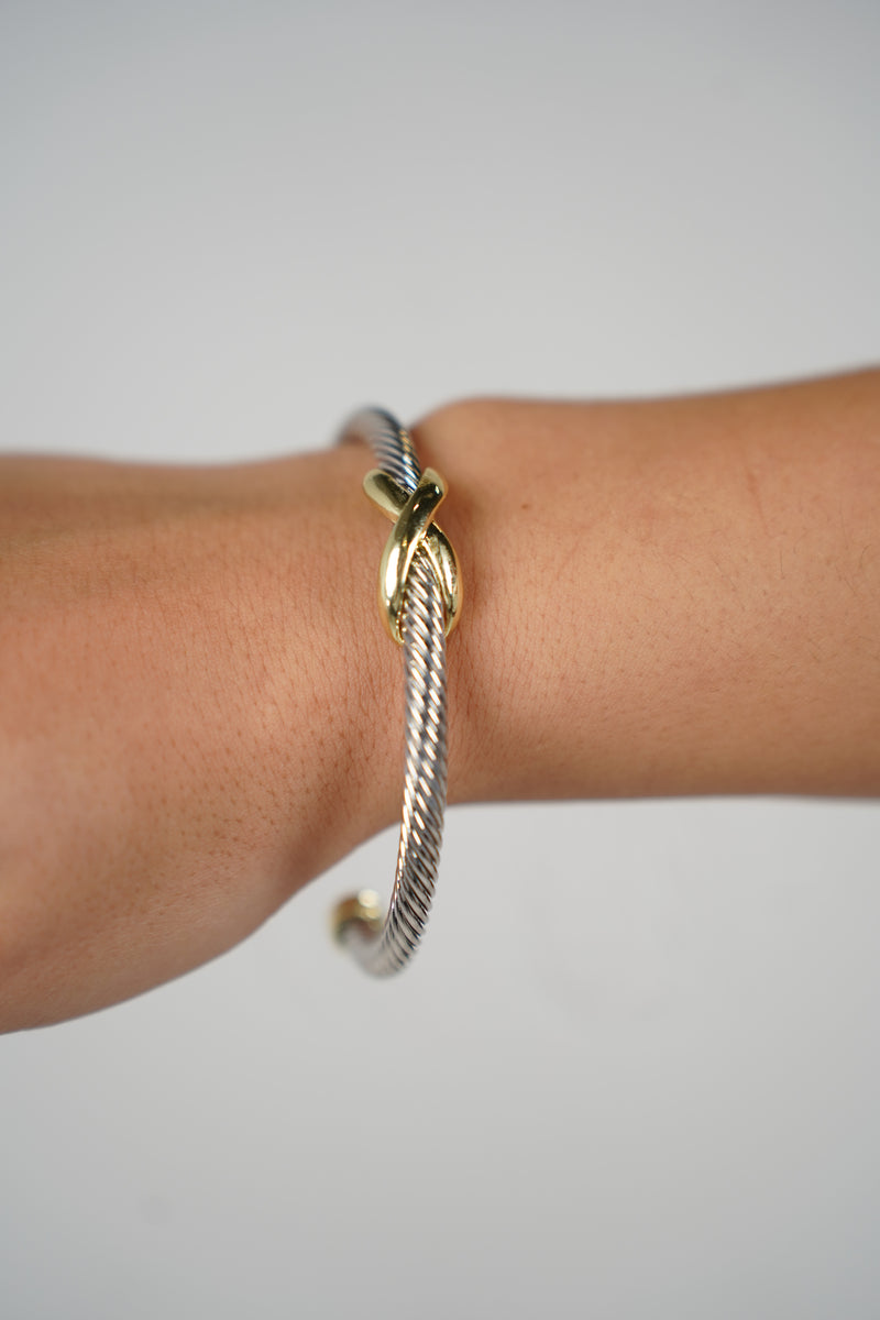 Amaria Knot Bracelet – Timeless Elegance with a Modern Twist