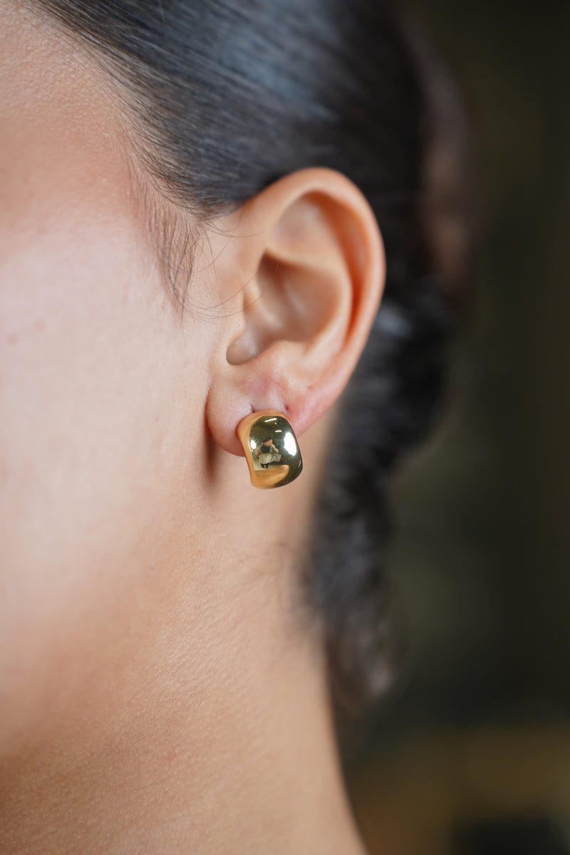 Thaila Tiny Earrings – Minimalist Gold Studs for Everyday Elegance