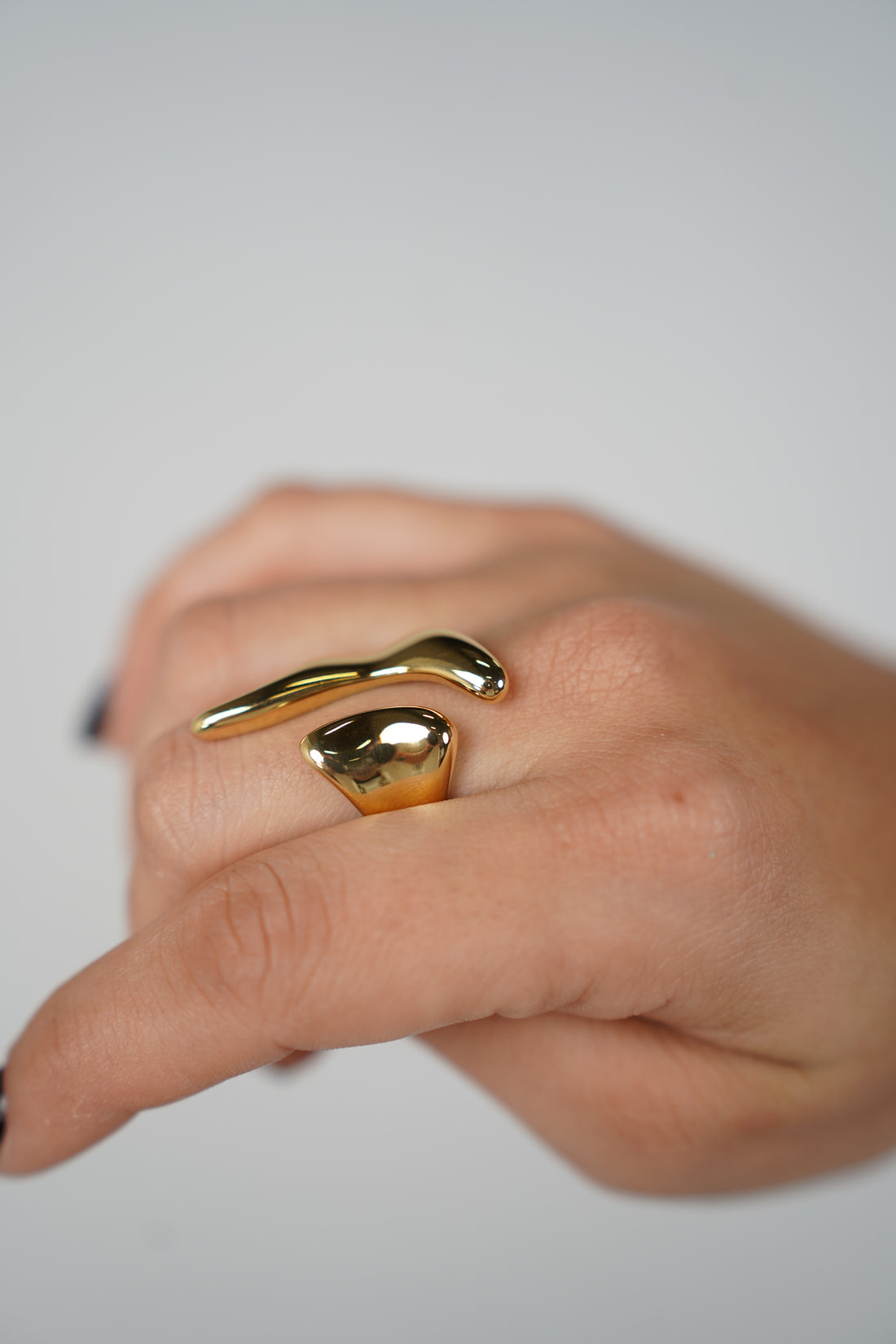 Zayla Ring – Modern Minimalism in Sculpted Gold