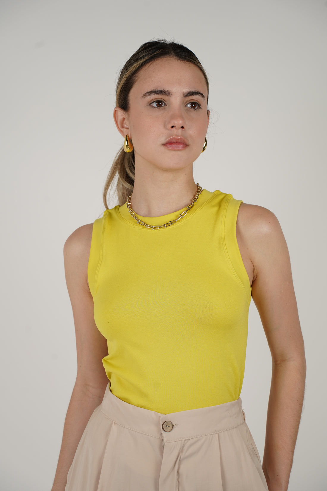 Cuello redondo sin mangas Basics