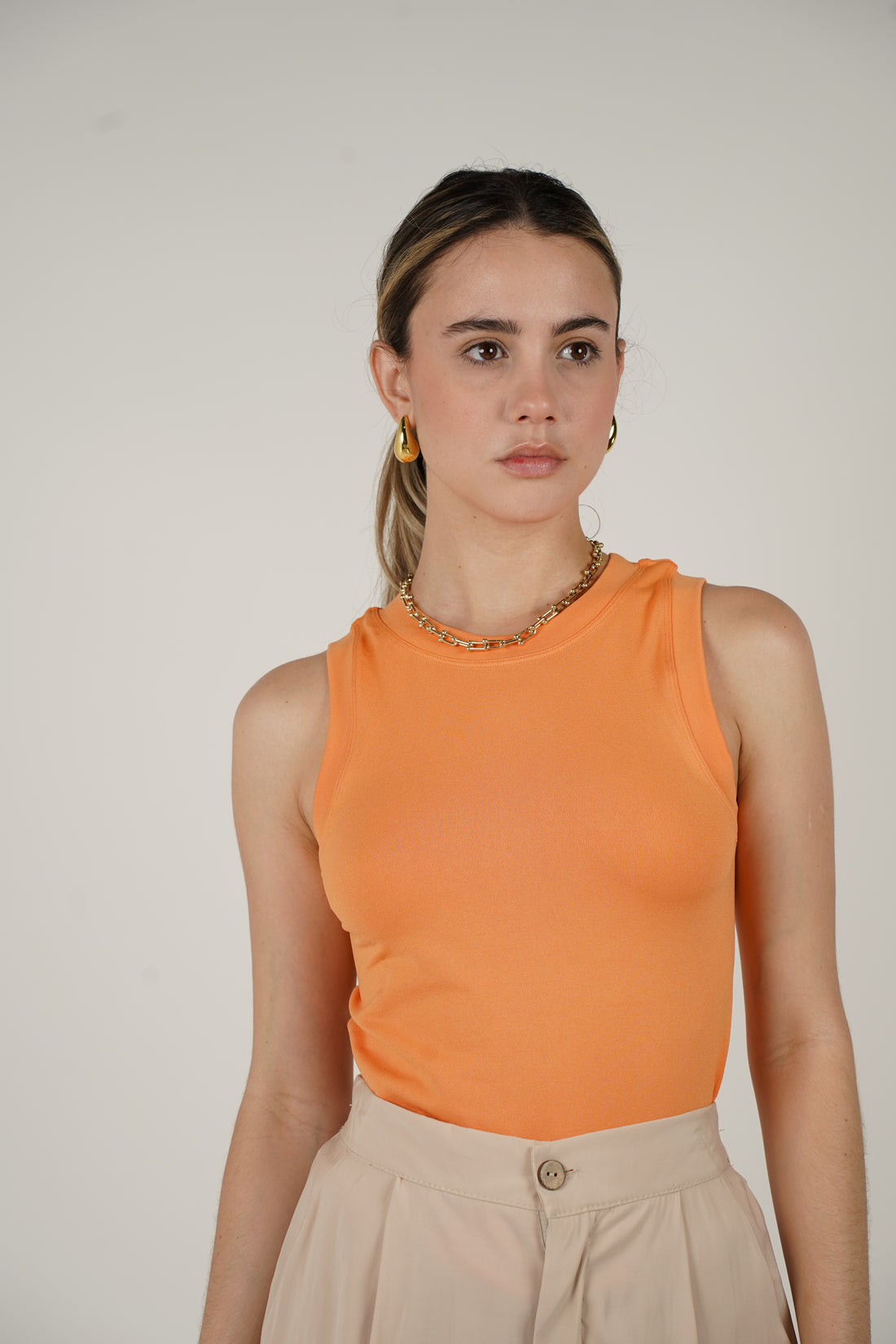 Cuello redondo sin mangas Basics