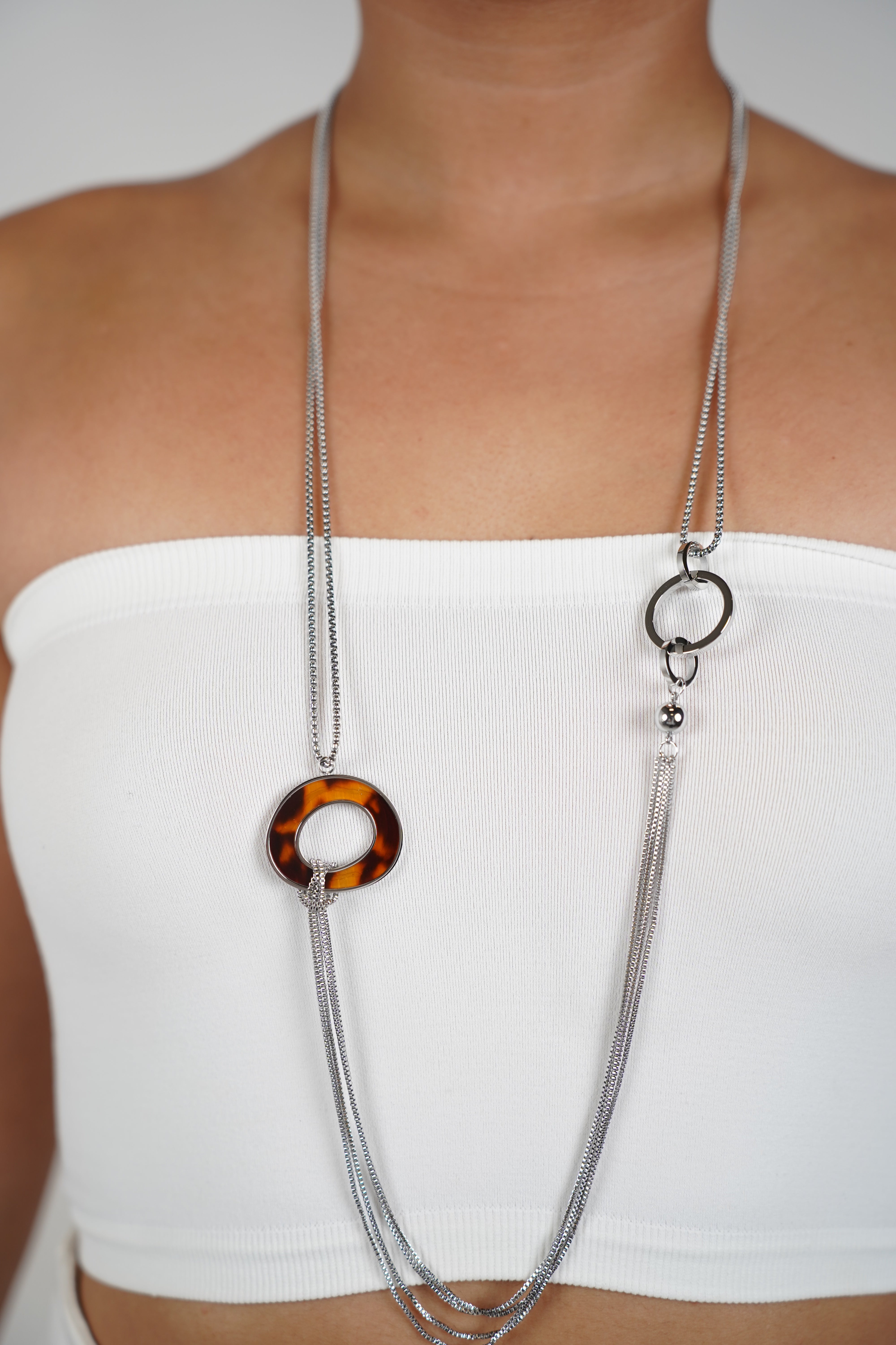 Tessa Necklace – Modern Gold Chain with Tortoise Pendant
