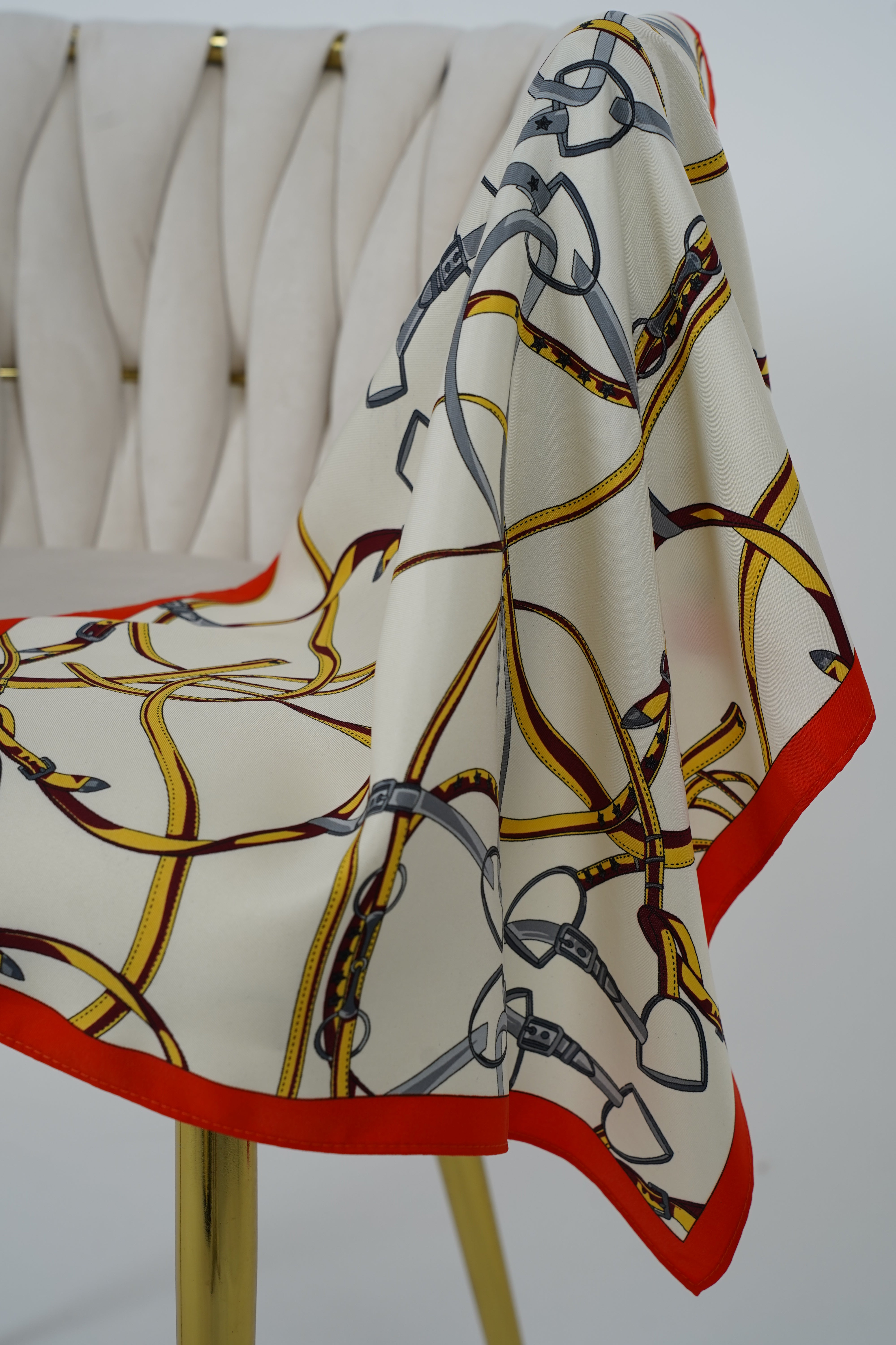 Versatile Patterned Scarf – Multi-Way Styling Accessory