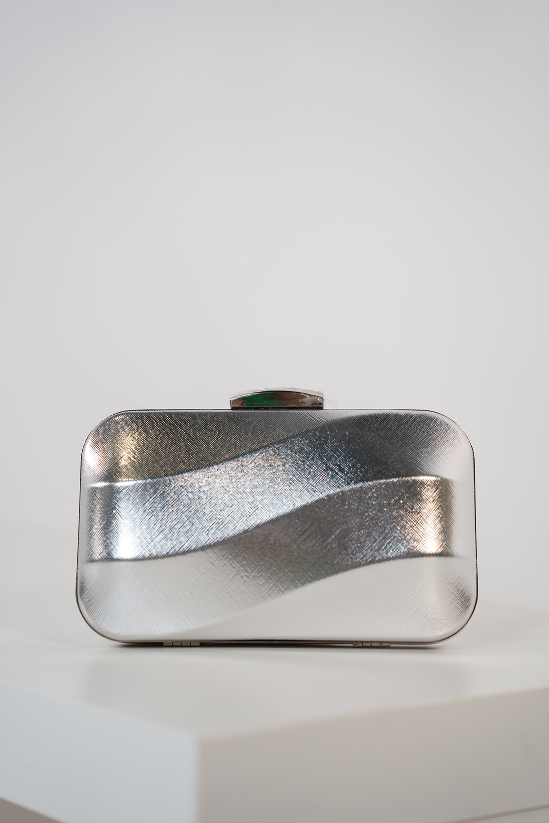 Talia Elegant Clutch – Luxe Shine in Gold or Black