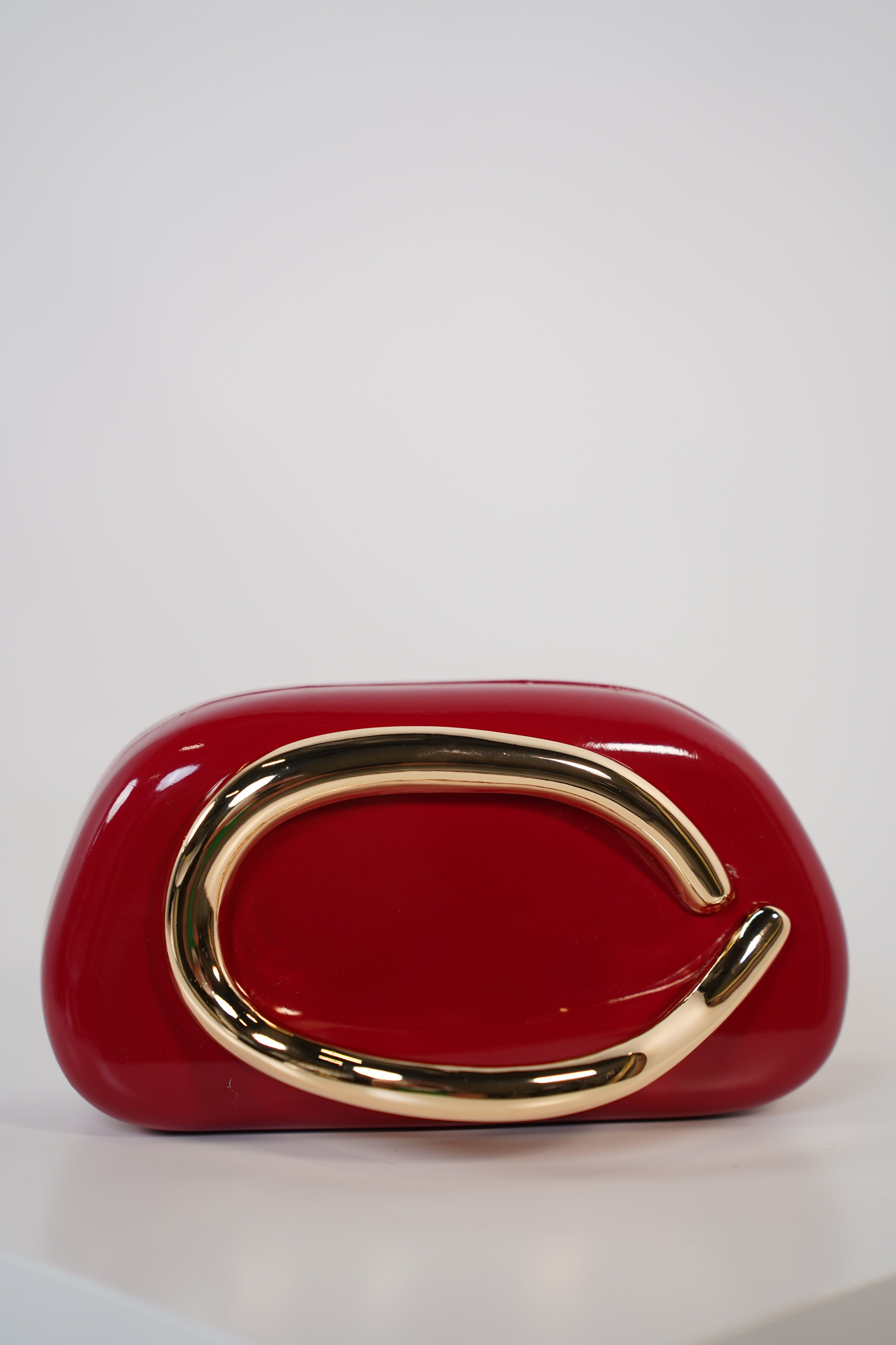 Bellora Shiny Clutch – Sculpted Gloss Statement Bag