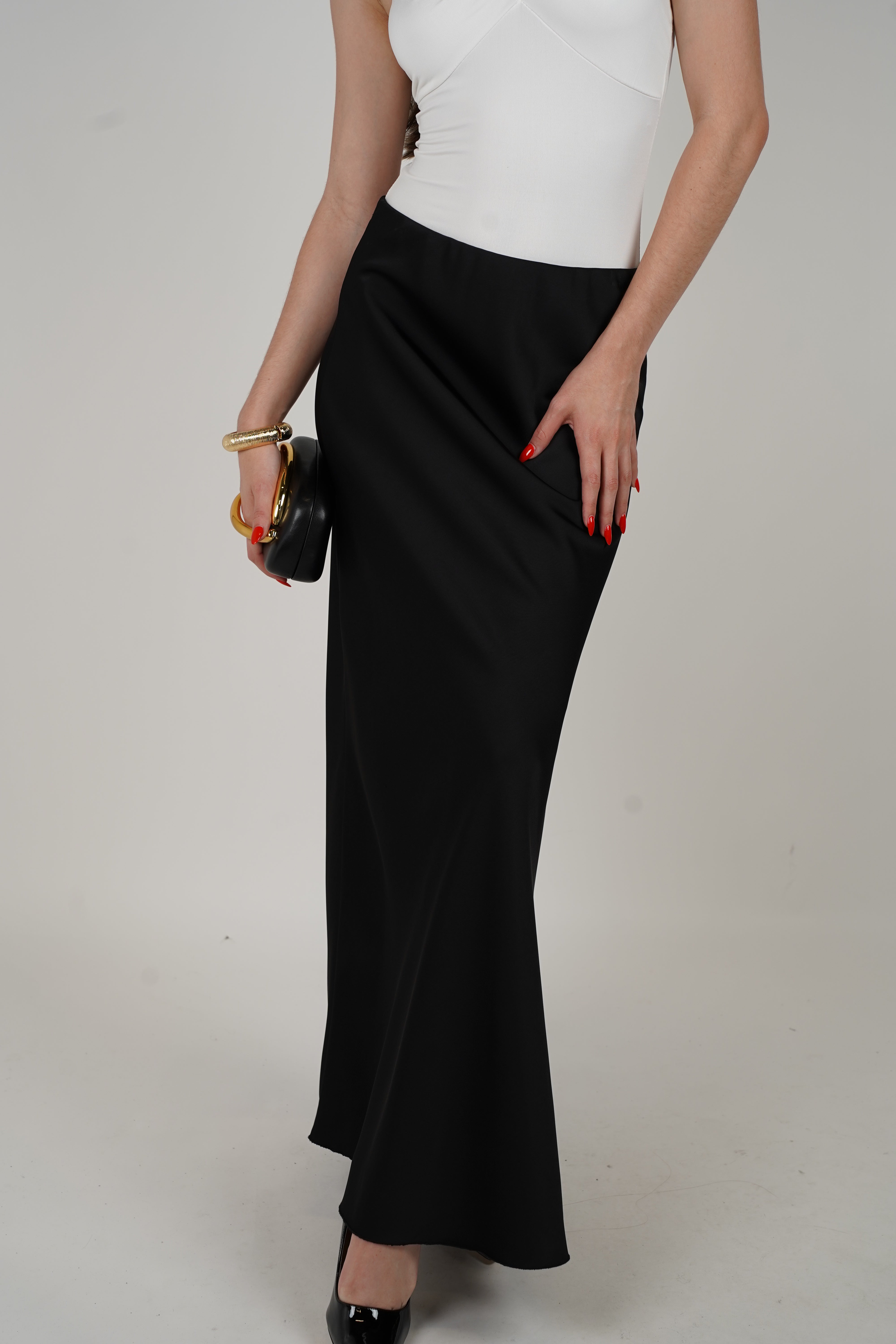 Alicia Skirt – Sleek Maxi Elegance