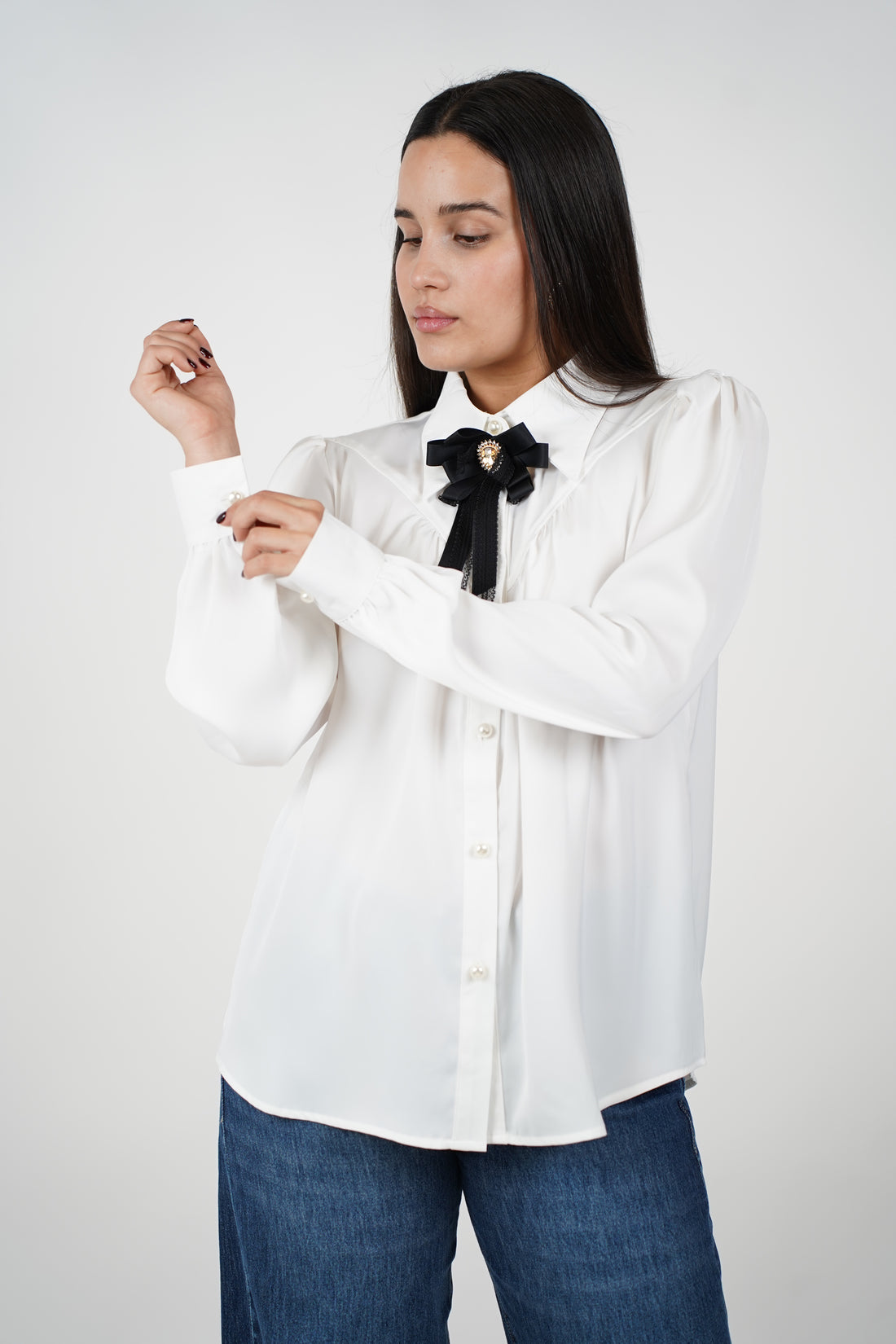 Kaeli Button Down – Classic Elegance with a Touch of Charm
