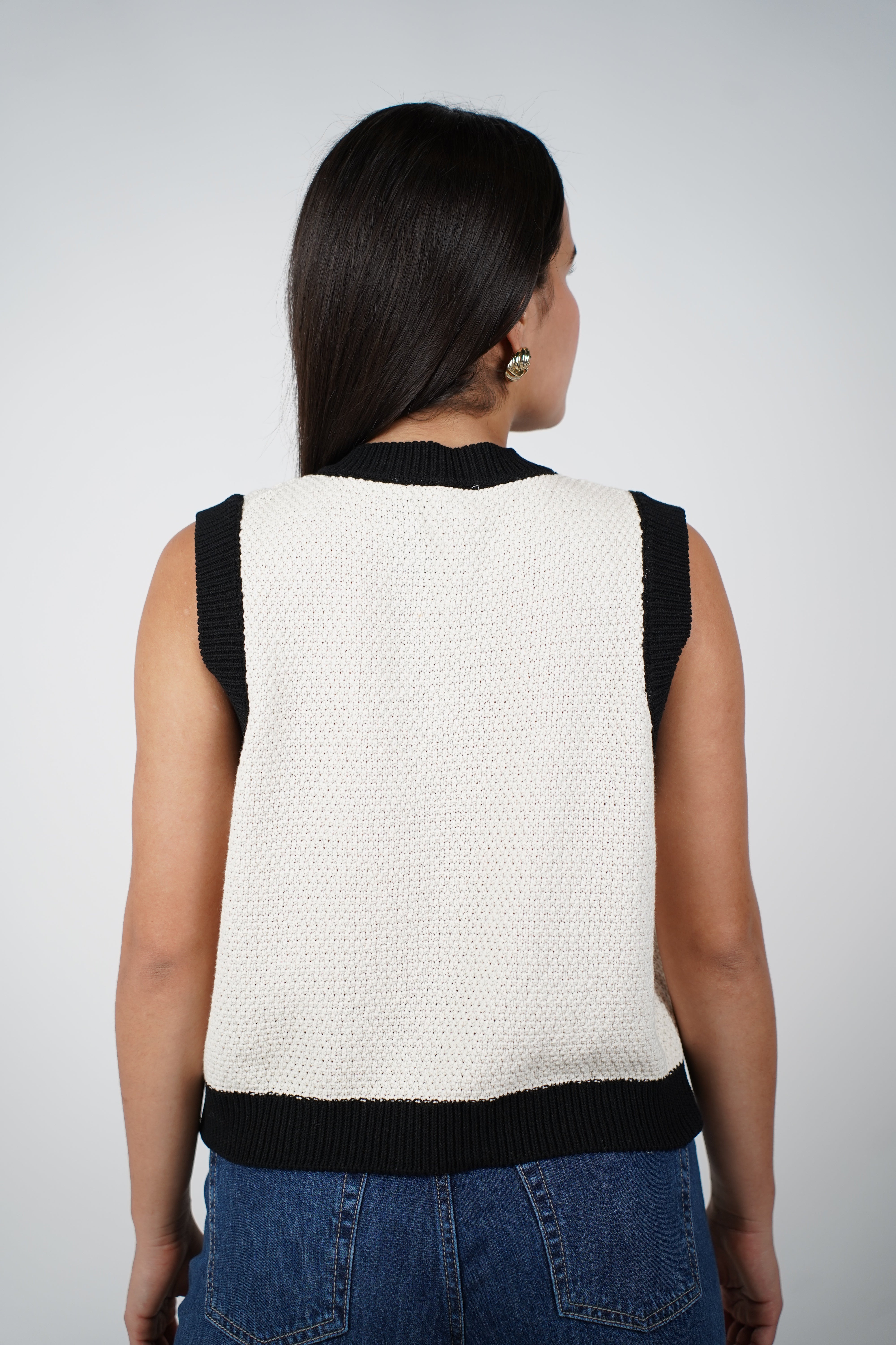 Brina Sweater Vest – Classic Contrast Knit with Gold Button Detail