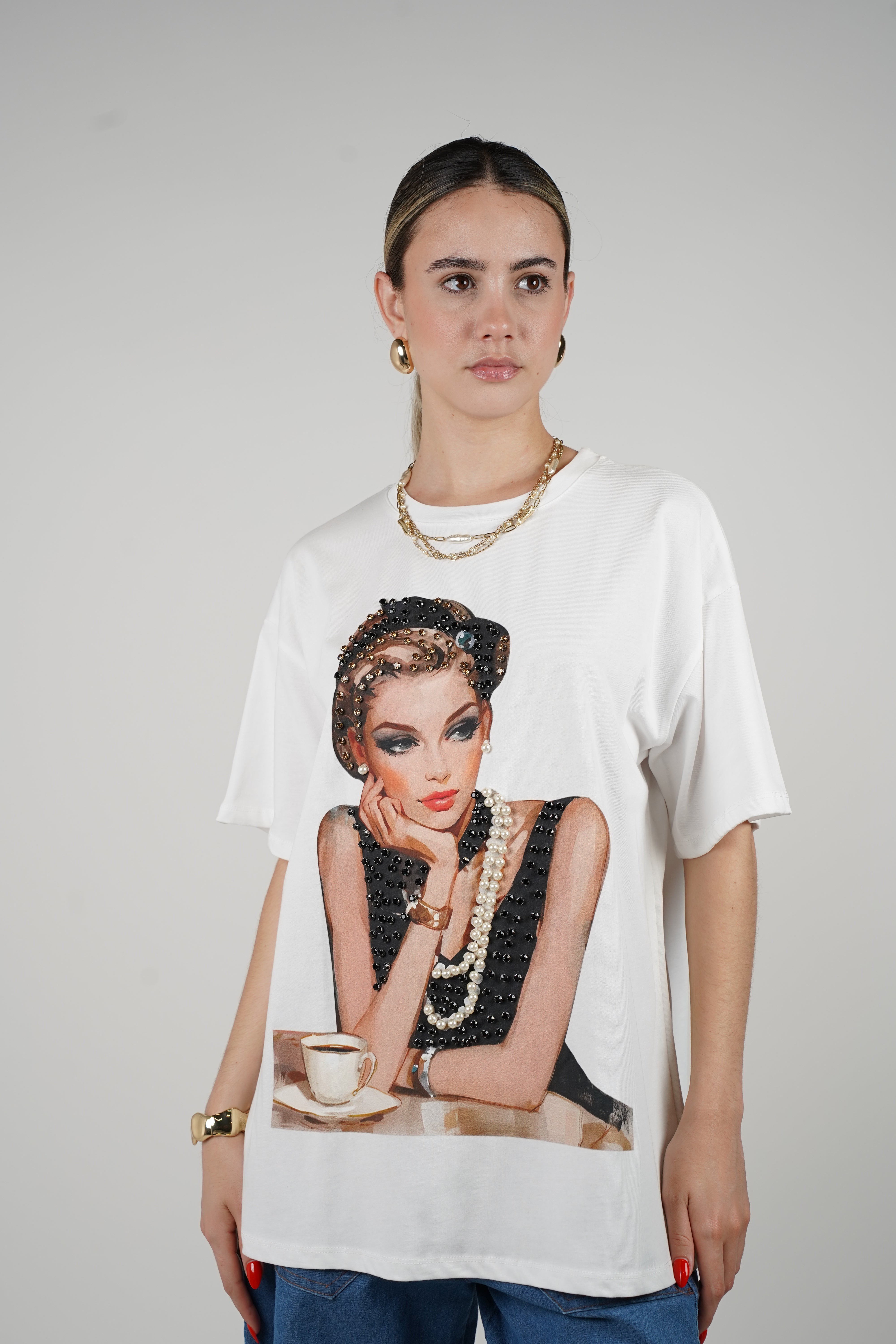 Nela Gatsby Top – Elegant Graphic Tee with Pearl & Bead Embellishments