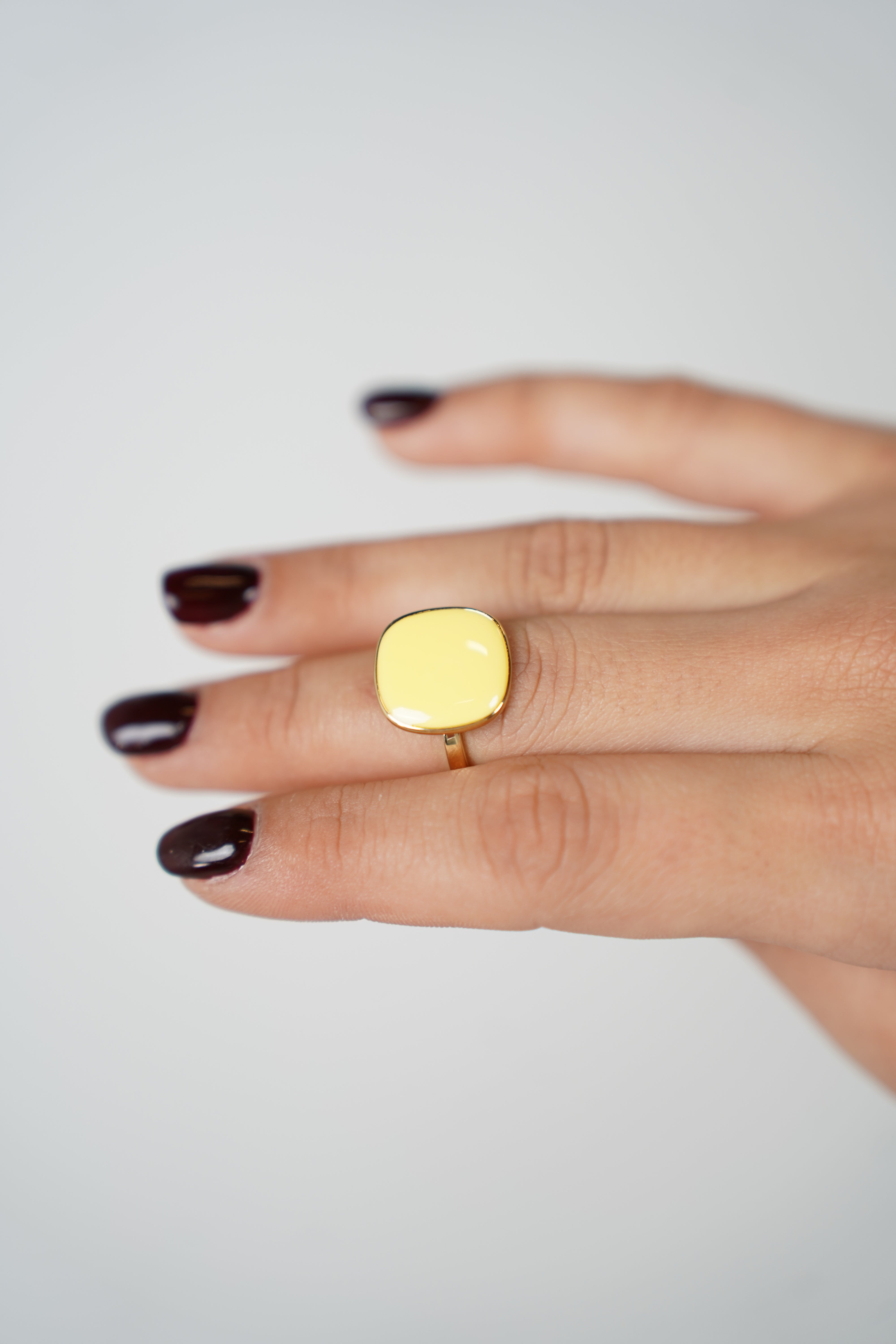 Zarie Pebble Ring – Glossy Pop of Color
