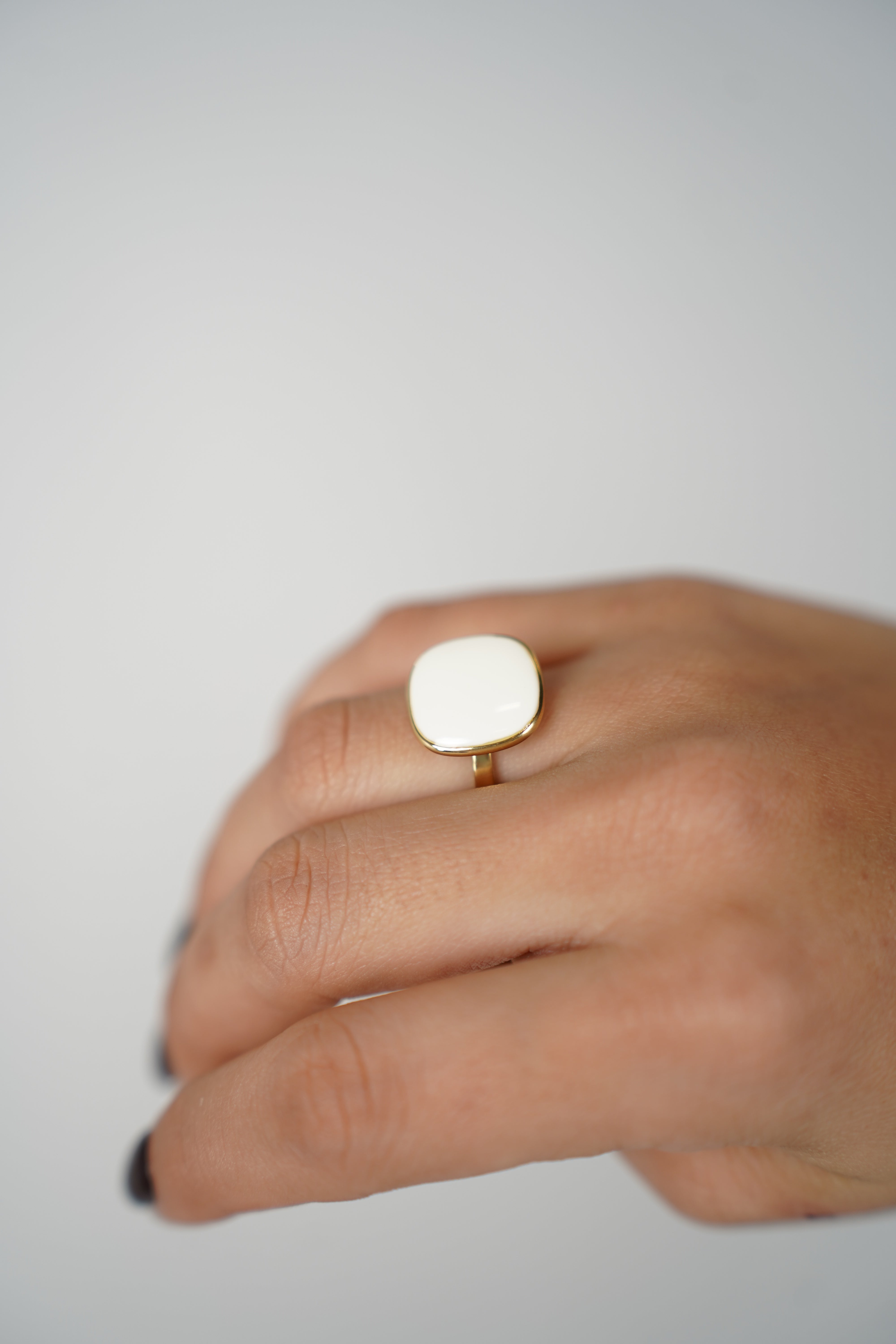 Zarie Pebble Ring – Glossy Pop of Color