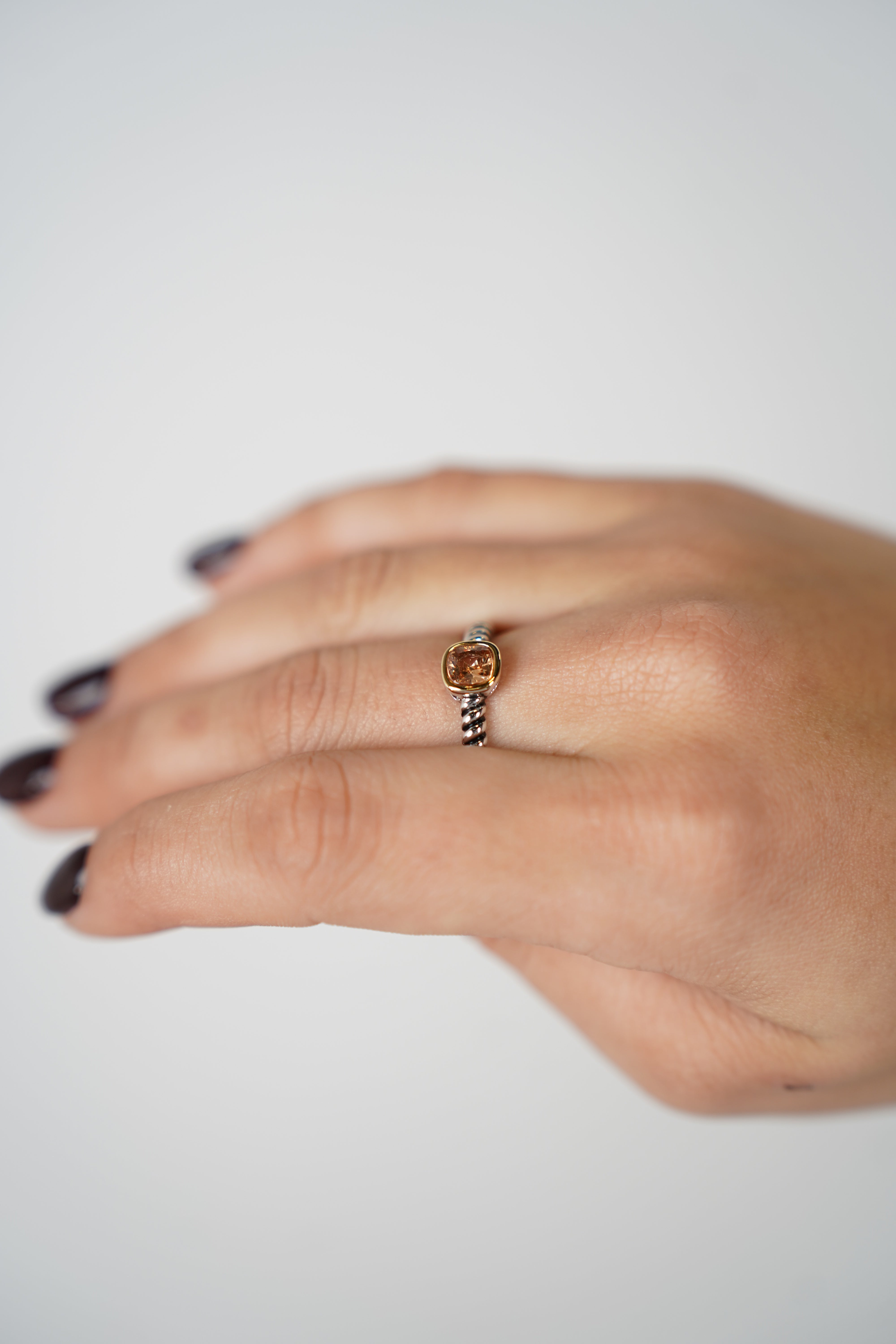 Virae Ring – Timeless Sparkle with Rope Detail