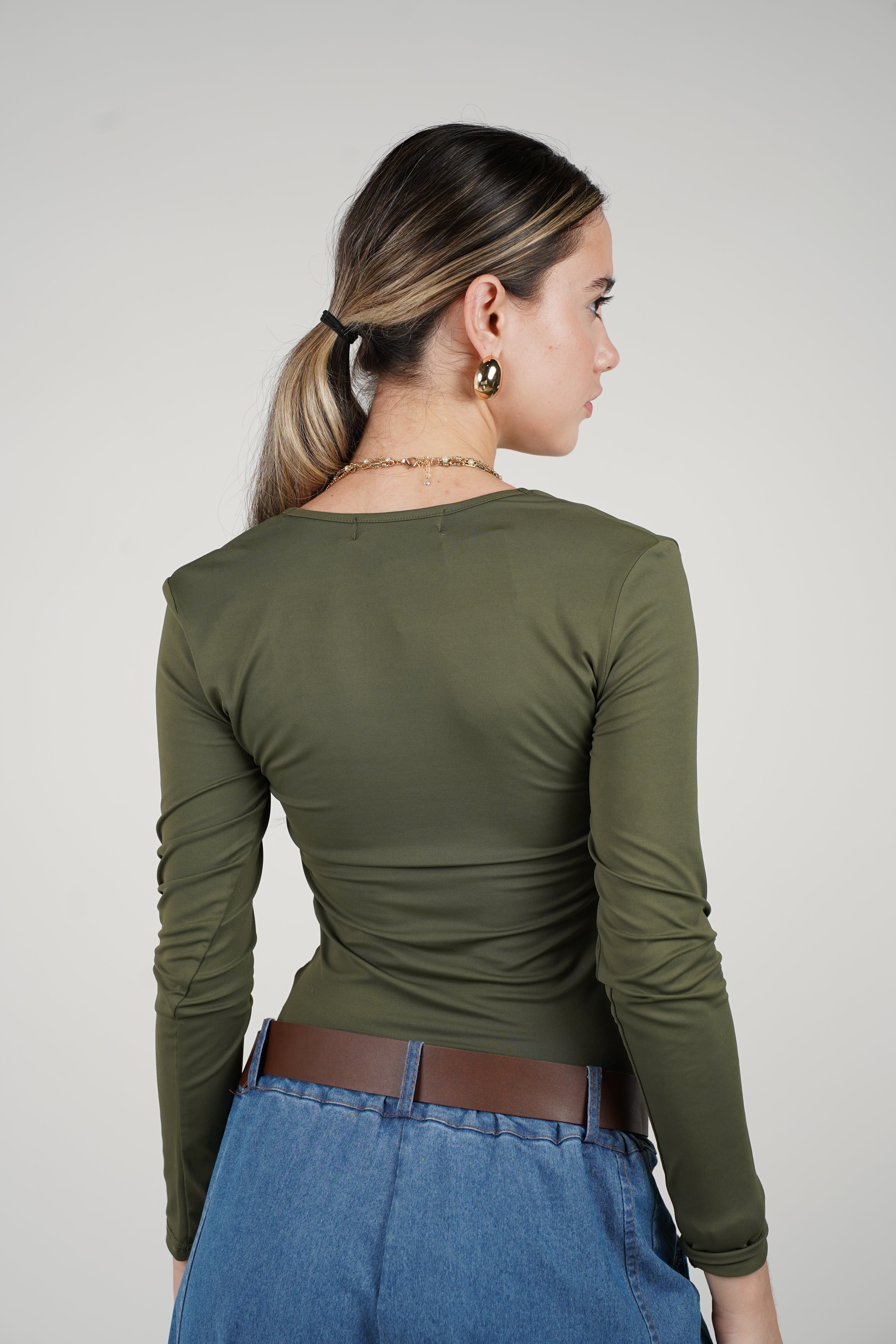 Basic Z Crop Top – Long Sleeve Square Neck Essential
