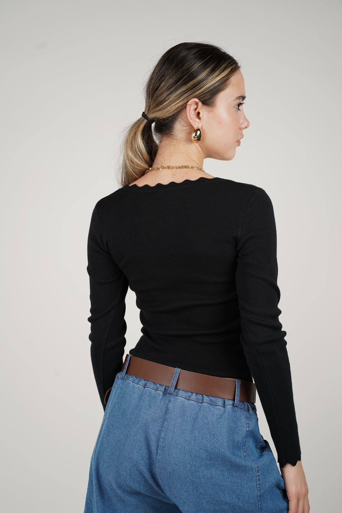 Jade Long Sleeve – Ribbed & Chic with Wavy Edges