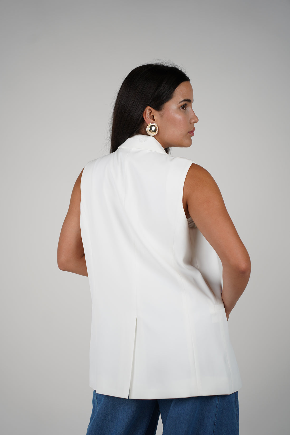 Zeva Sleeveless Blazer – Modern Edge with Sleek Sophistication
