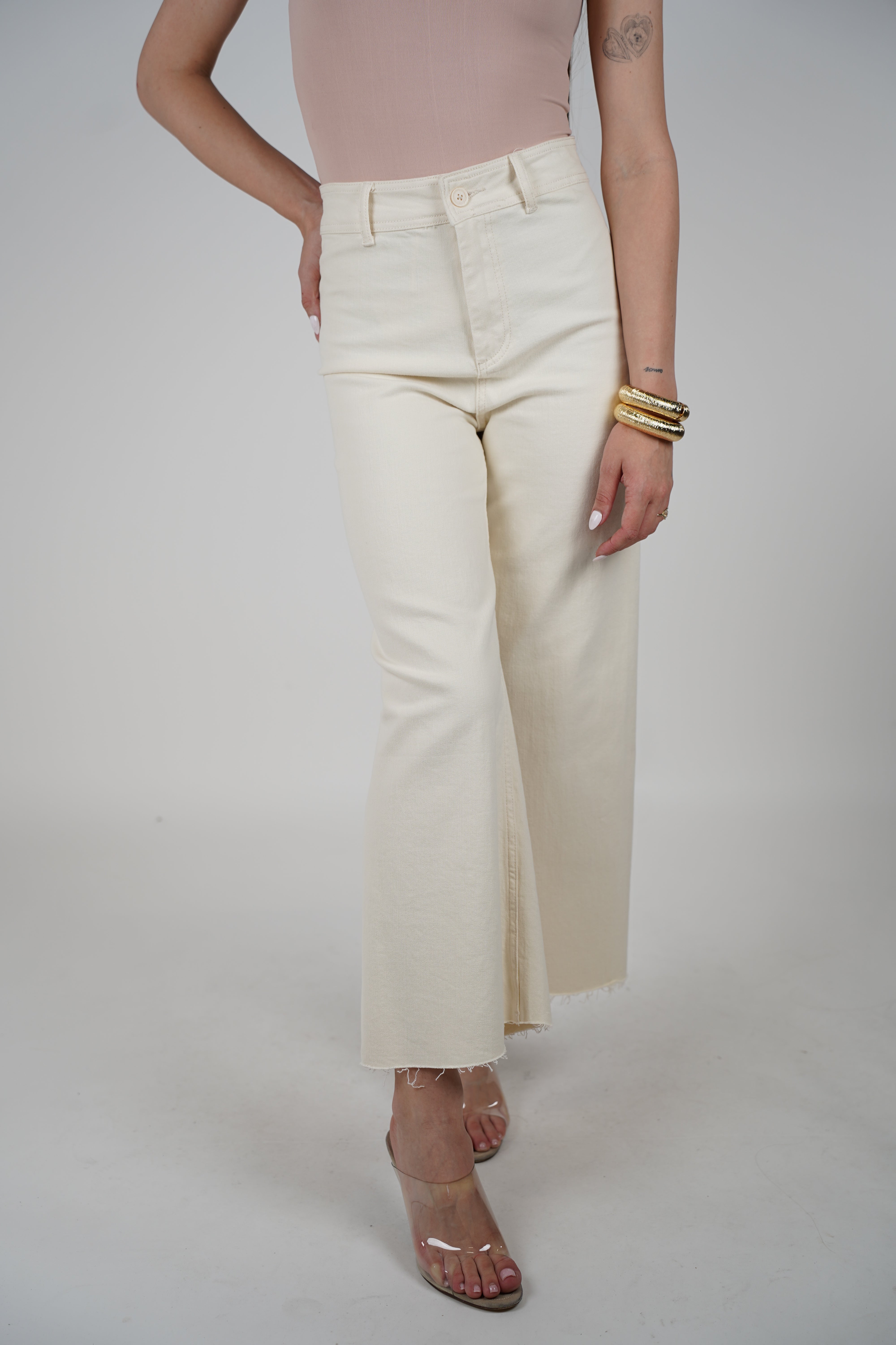 Genesis Wideleg Jeans – Clean, Creamy, and Effortlessly Chic