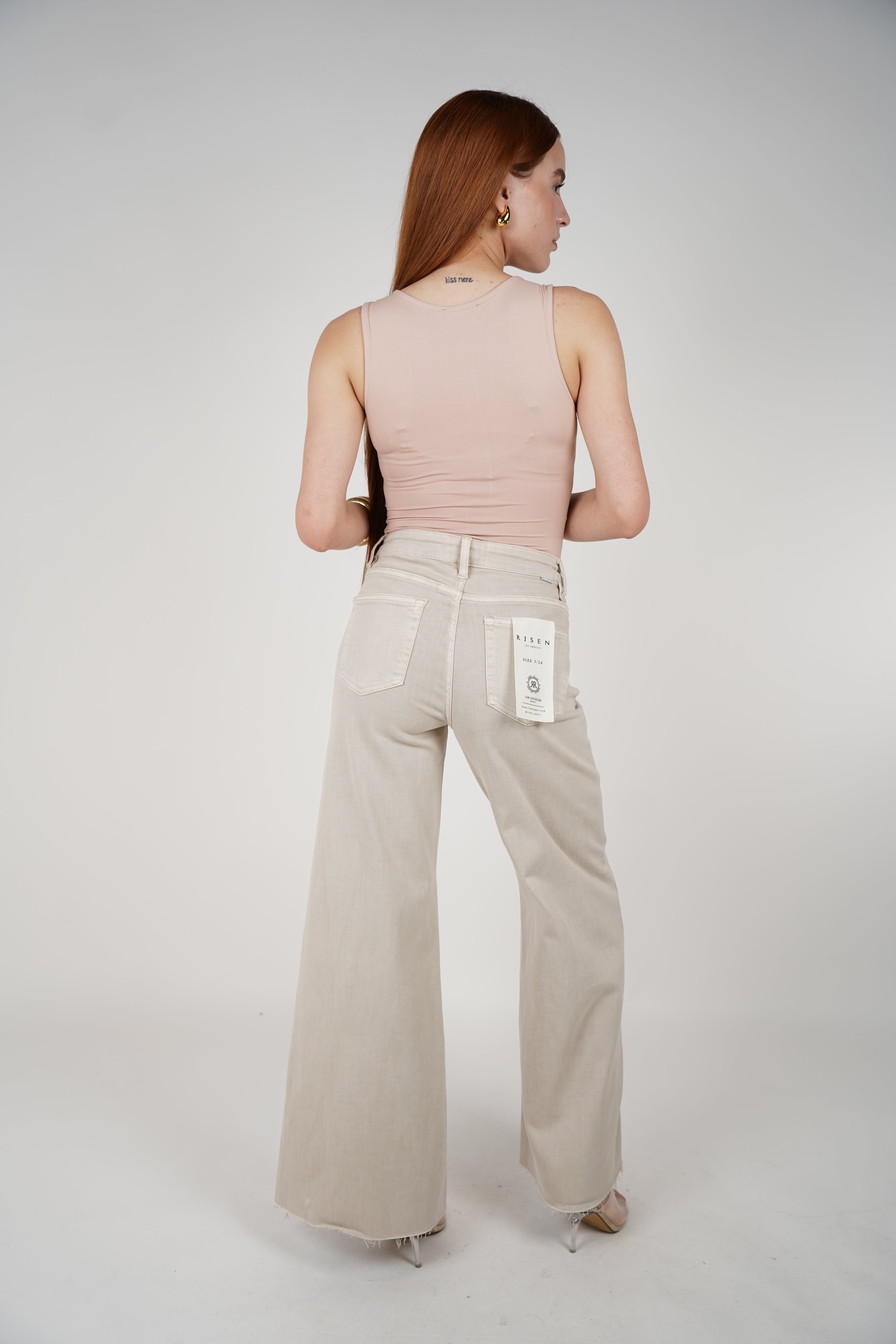 Varo Wideleg Jeans – Soft Neutral, Bold Fit
