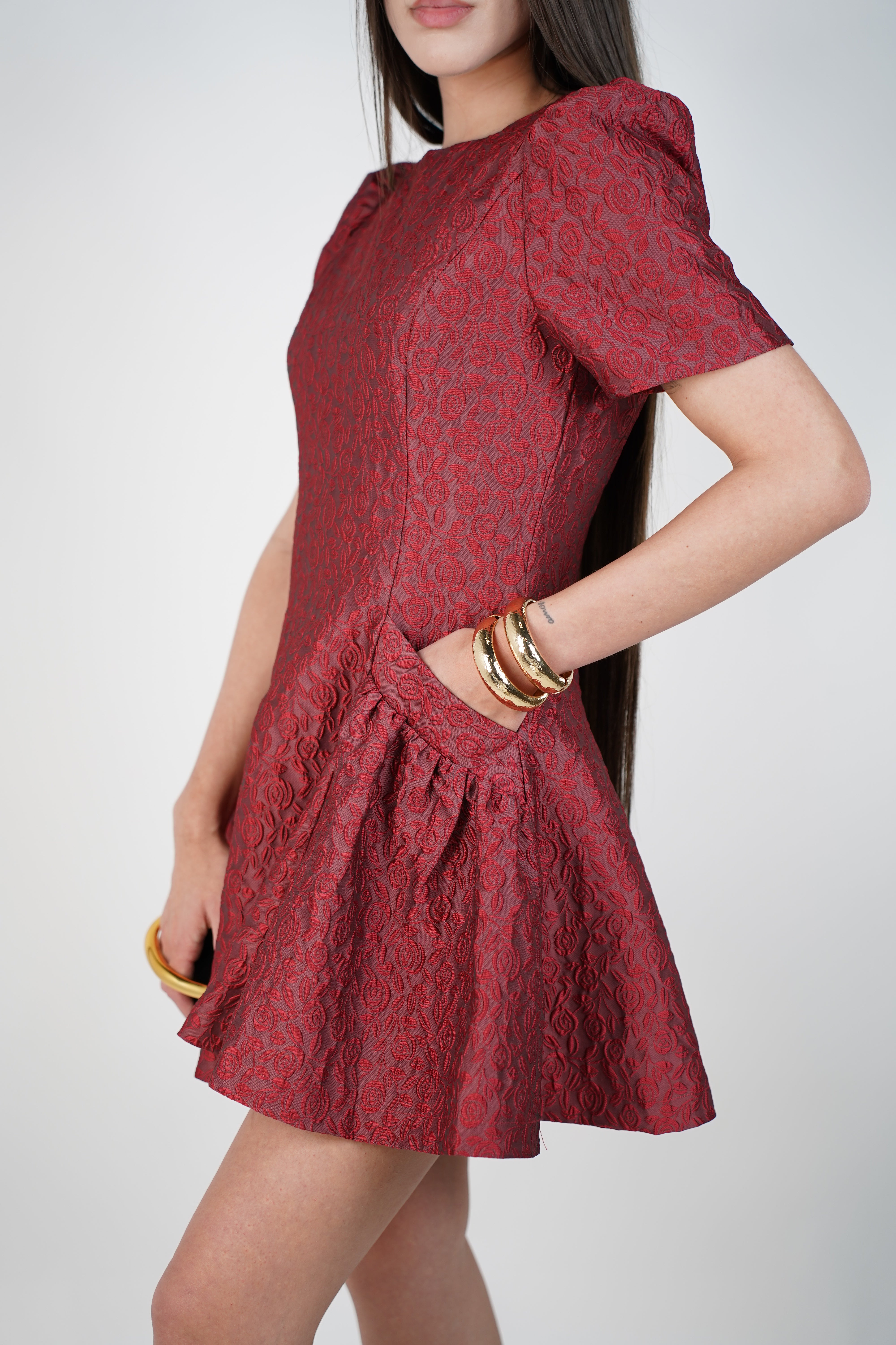 Tazen Textured Floral Mini Dress – Elegant Jacquard Silhouette