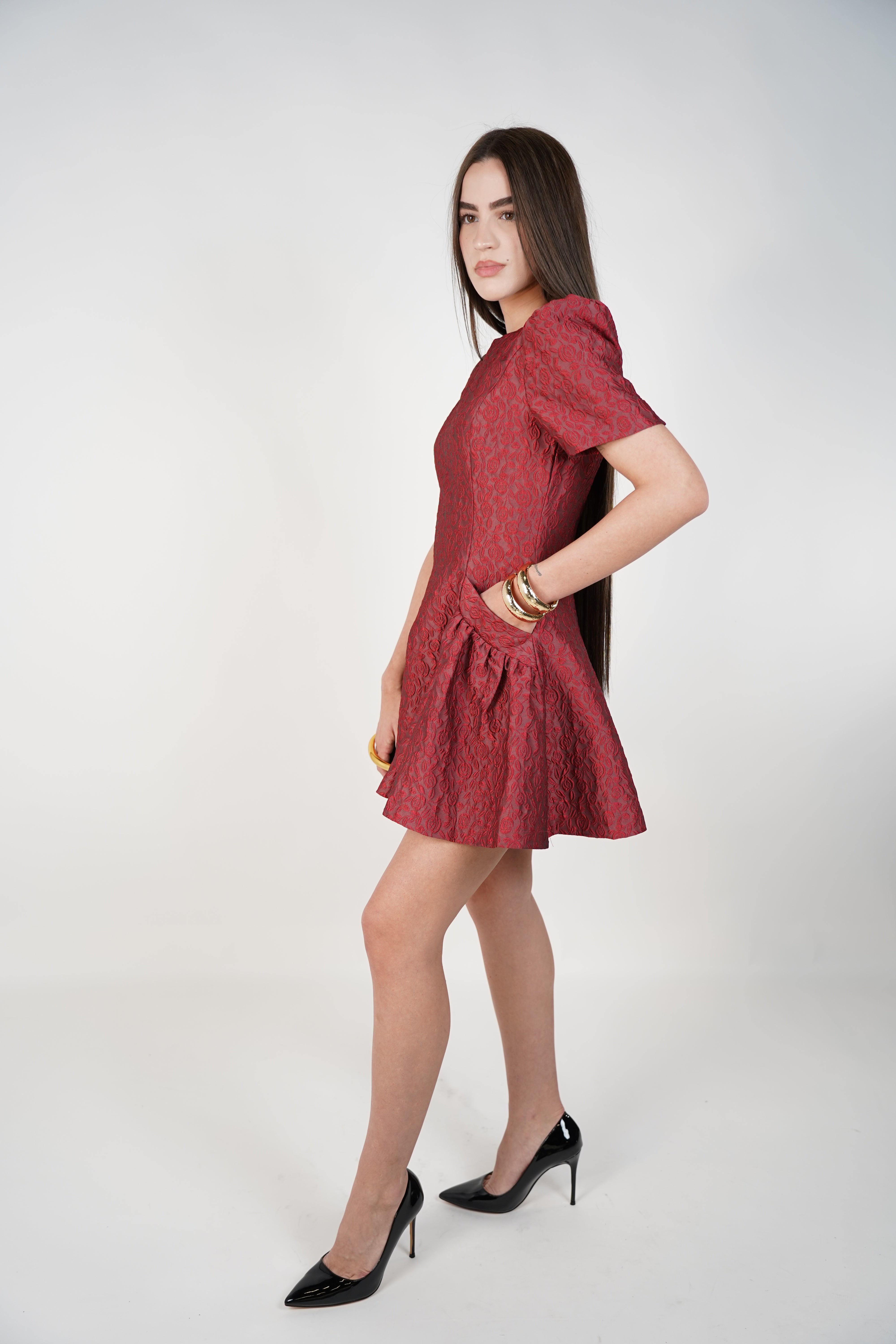 Tazen Textured Floral Mini Dress – Elegant Jacquard Silhouette